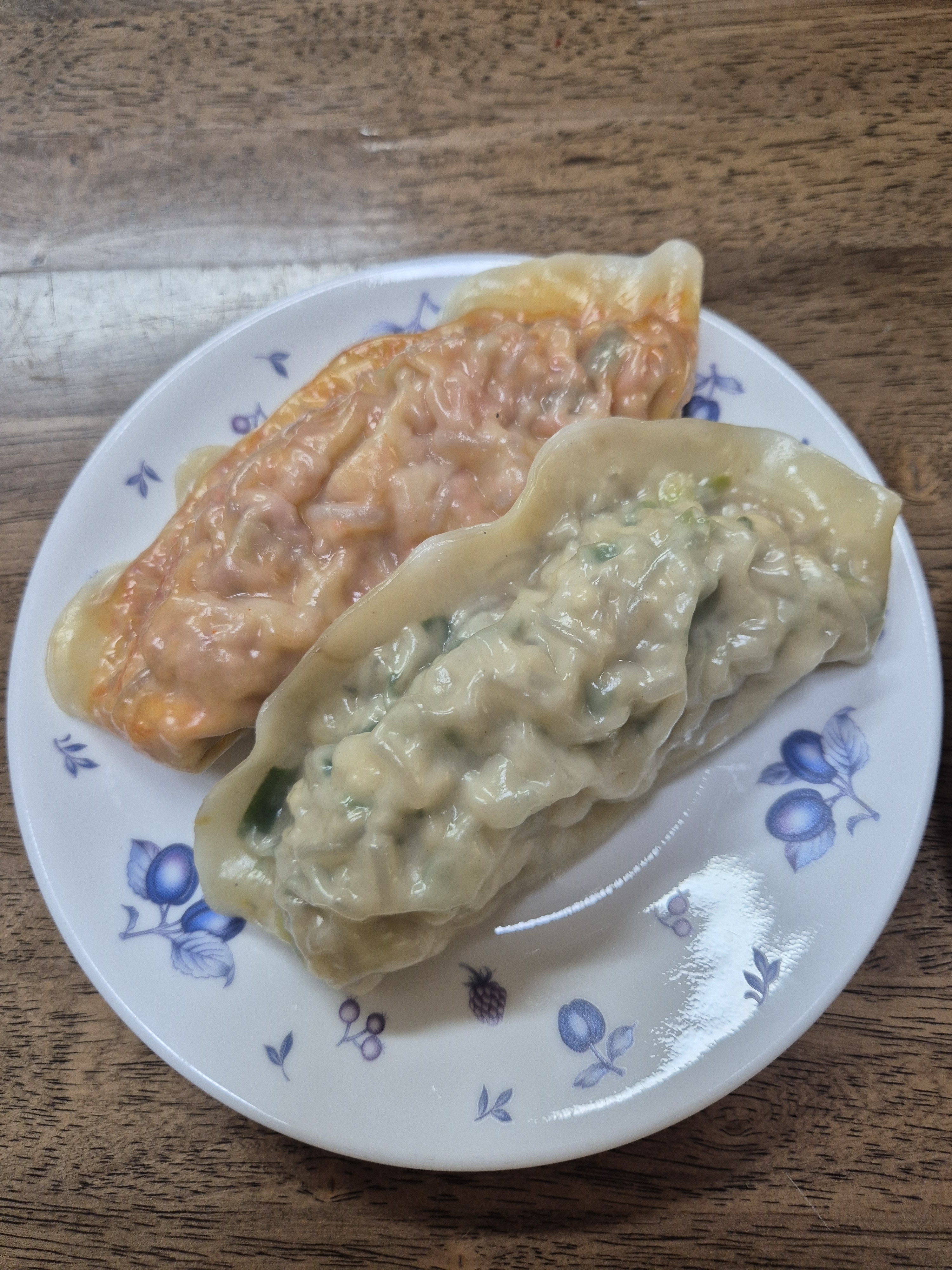 만두가 정말 크고, 고기만두 김치만두 모두 맛있어요 - 권선동 맛집 만두에 진심