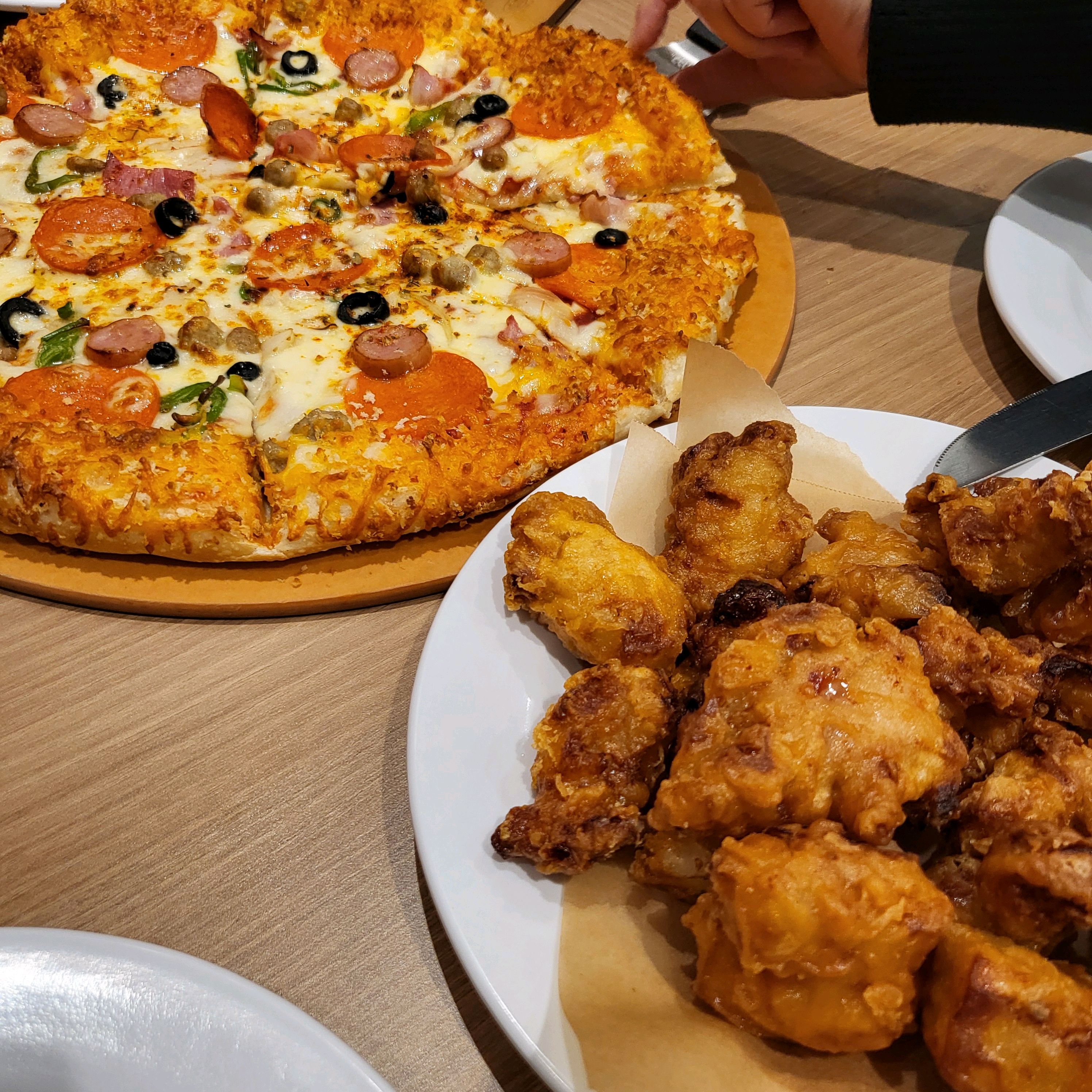 패밀리세트 22900원 4명이서 먹었습니다! - 고잔동 맛집 피자몰 NC안산고잔점