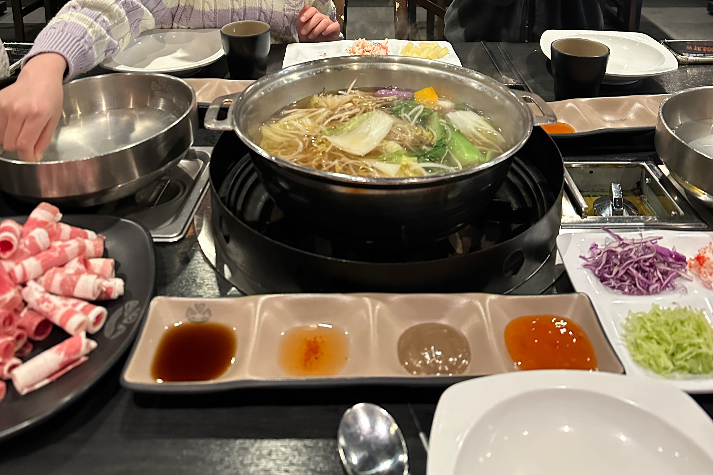 소스도 종류별로 있고, 채소도 맘껏 먹을수 있어서 좋아요 - 금촌 맛집 소담촌 파주금촌점