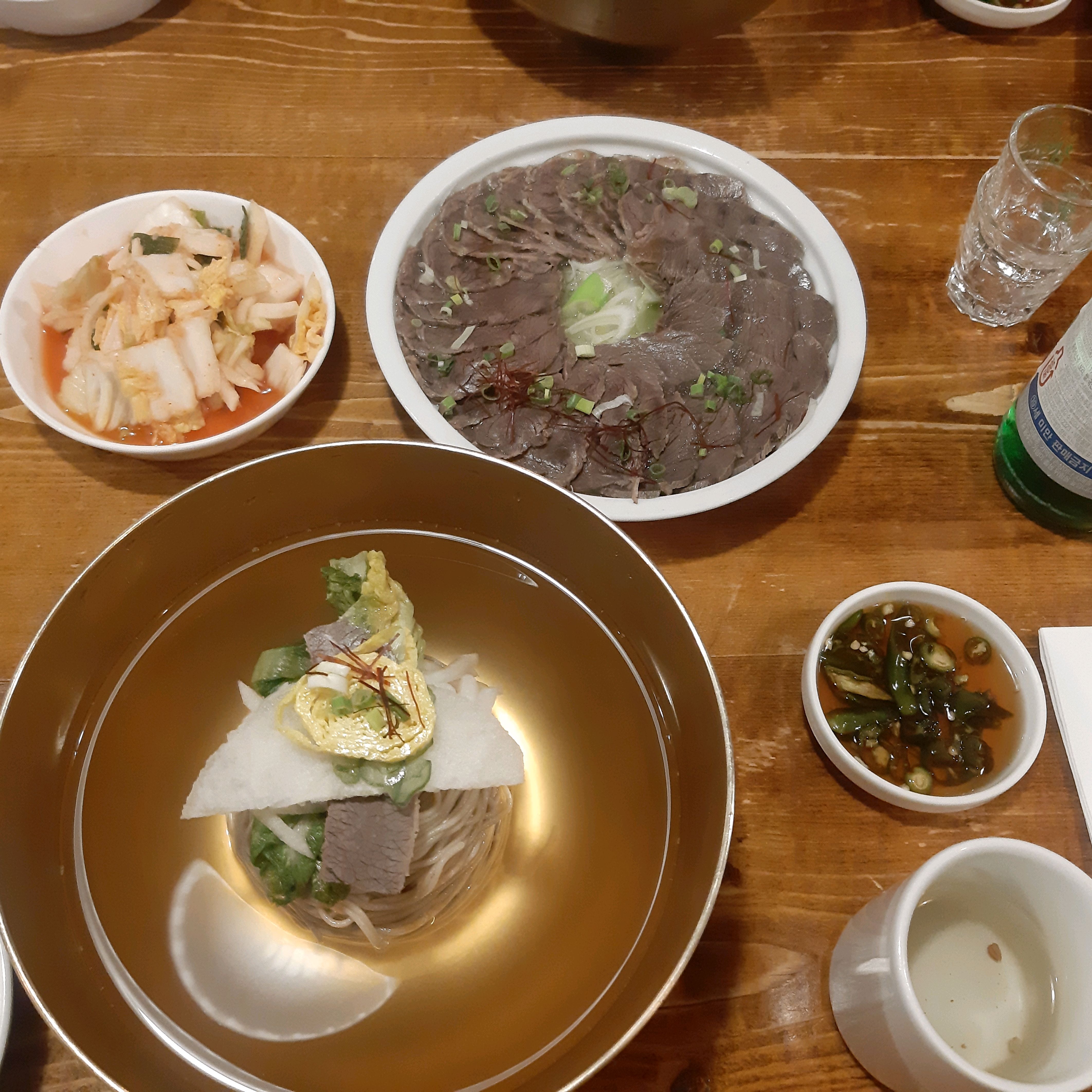 평냉집 중에 가장 마음에 들어서 평냉이 생각나면 자주가는 곳이에요 이번엔 수육도 같이 주문