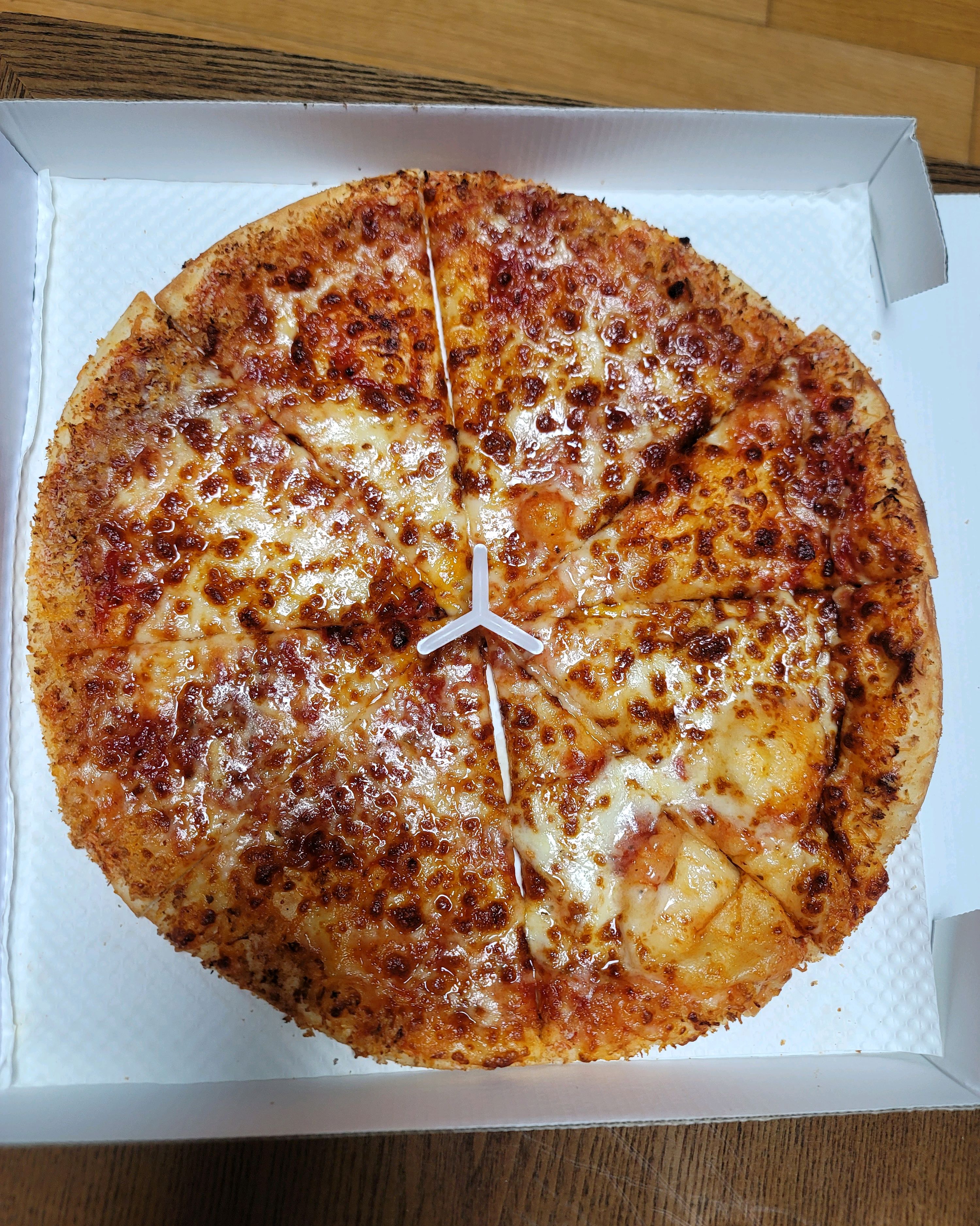 테이크아웃 되는 피자가 3종류인데 뉴욕트리플치즈 피자가 가장 맛있어요 - 잠원동 맛집 피자몰 뉴코아강남점
