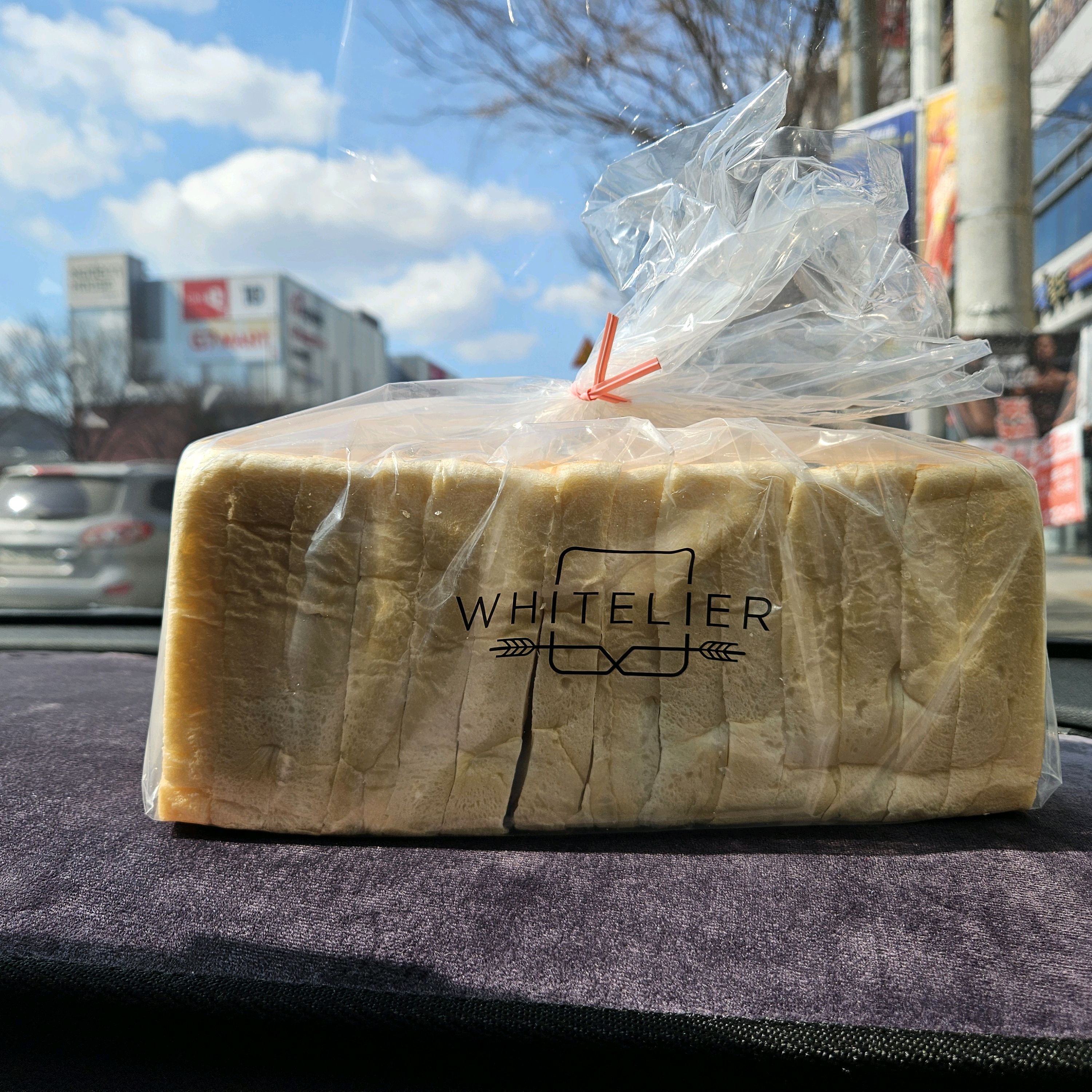 이제야 먹어보네요.부드럽고 쫀득하니 떡 느낌도 나는 것 같아요 ~~ - 구미 도량동 맛집 화이트리에 구미도량점