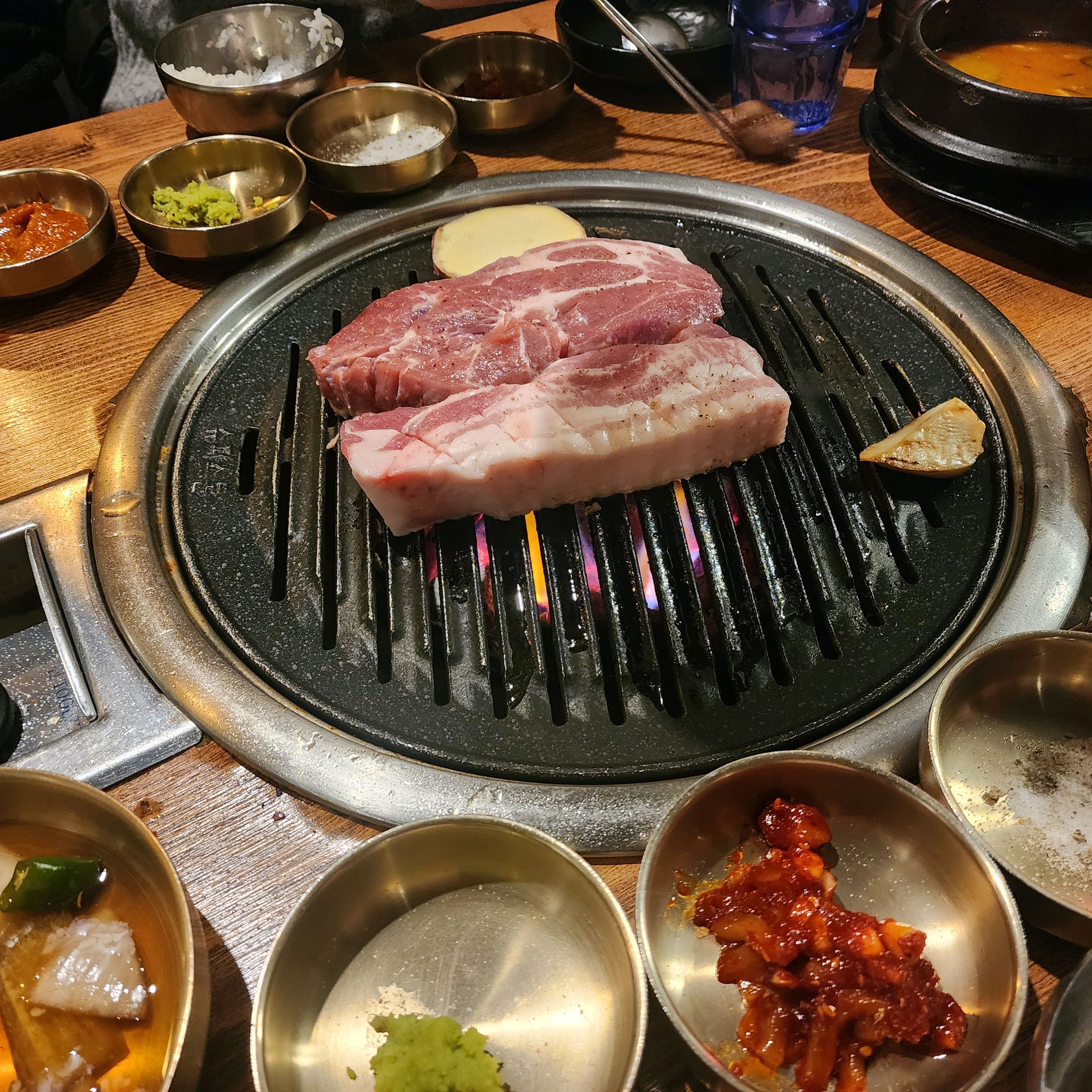 [홍대입구역 맛집 육몽 홍대본점] 직접 가본 로컬 리뷰