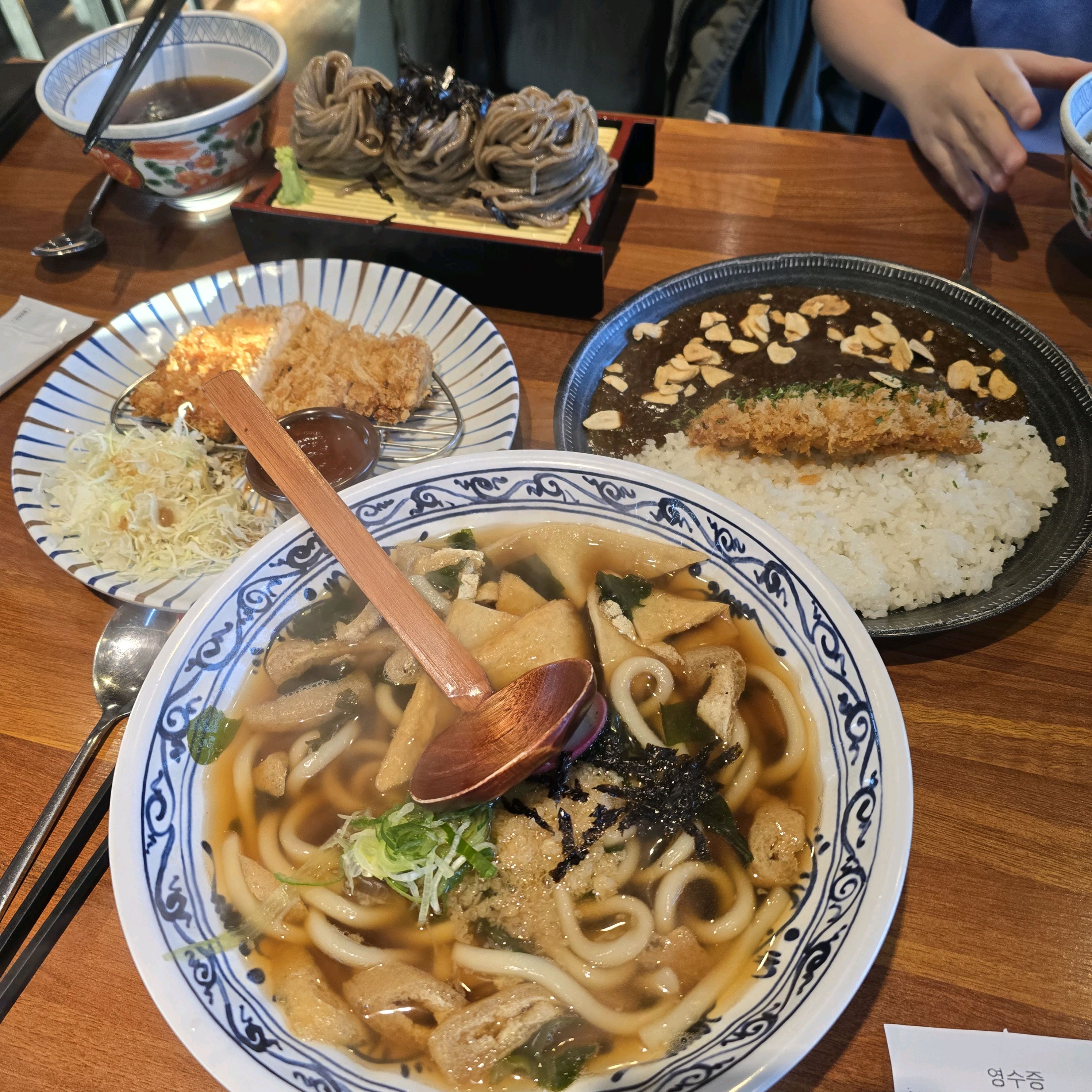 음식이 맛있고 양도 푸짐해요 돈까스 소바 우동~ 아이도 좋아해서 자주 와요^^ - 울산 신정동 맛집 삼동소바 울산남구점