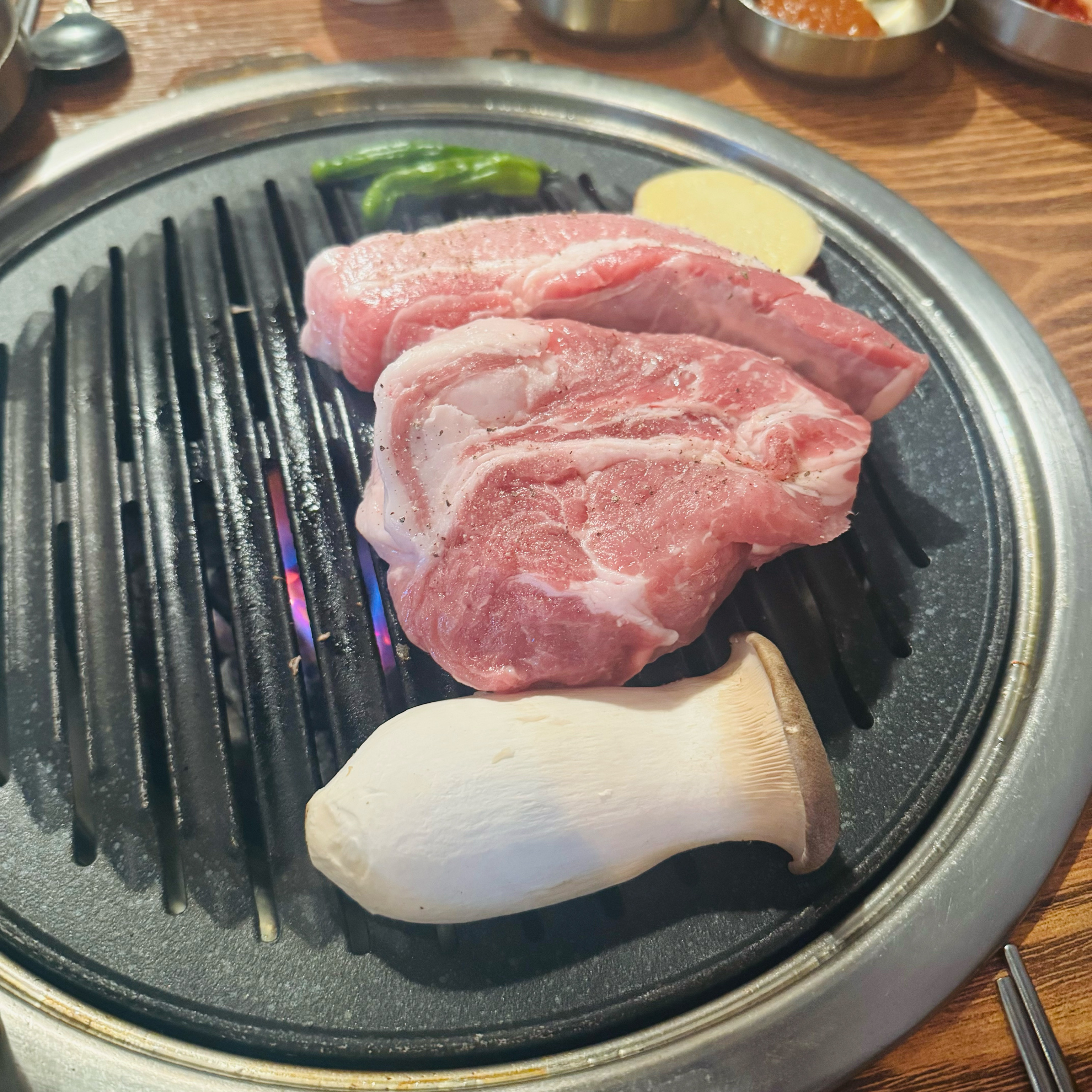 [홍대입구역 맛집 육몽 홍대본점] 직접 가본 로컬 리뷰