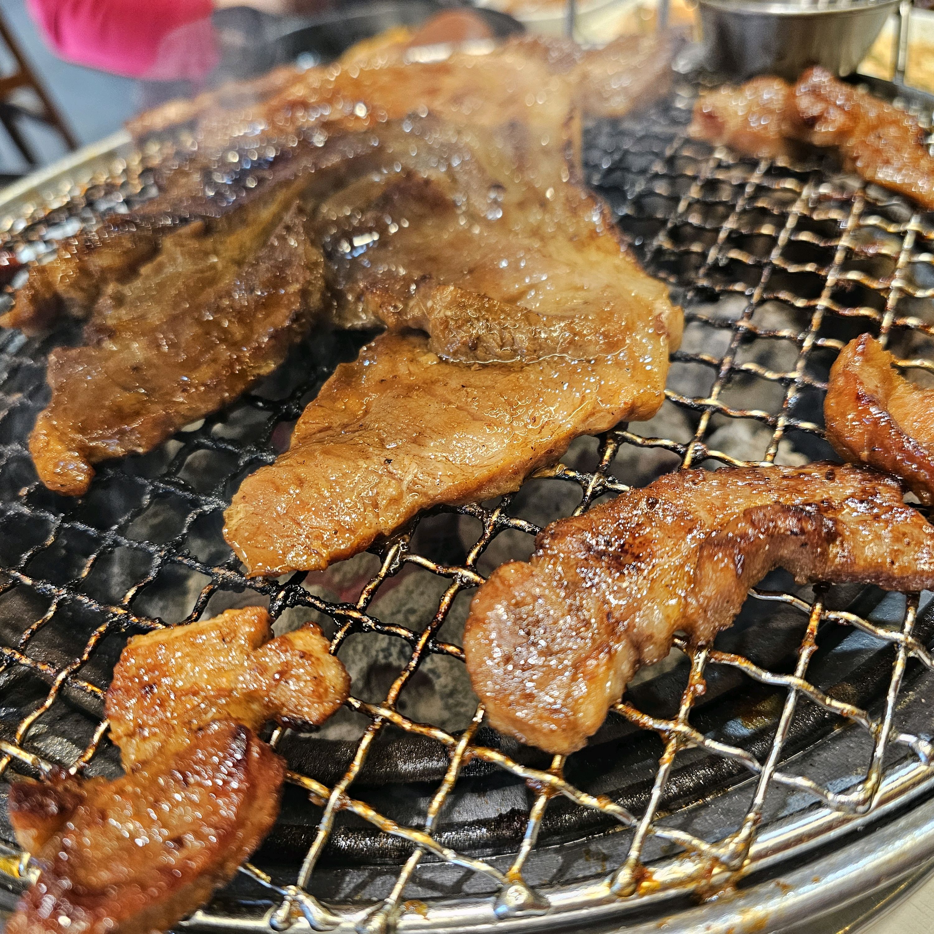 믿고 가는 명륜진사갈비ㅋㅋ부모님 모시고 자주가는 단골고기집이지요ㅋㅋ고기도 마구마구 먹고 빵