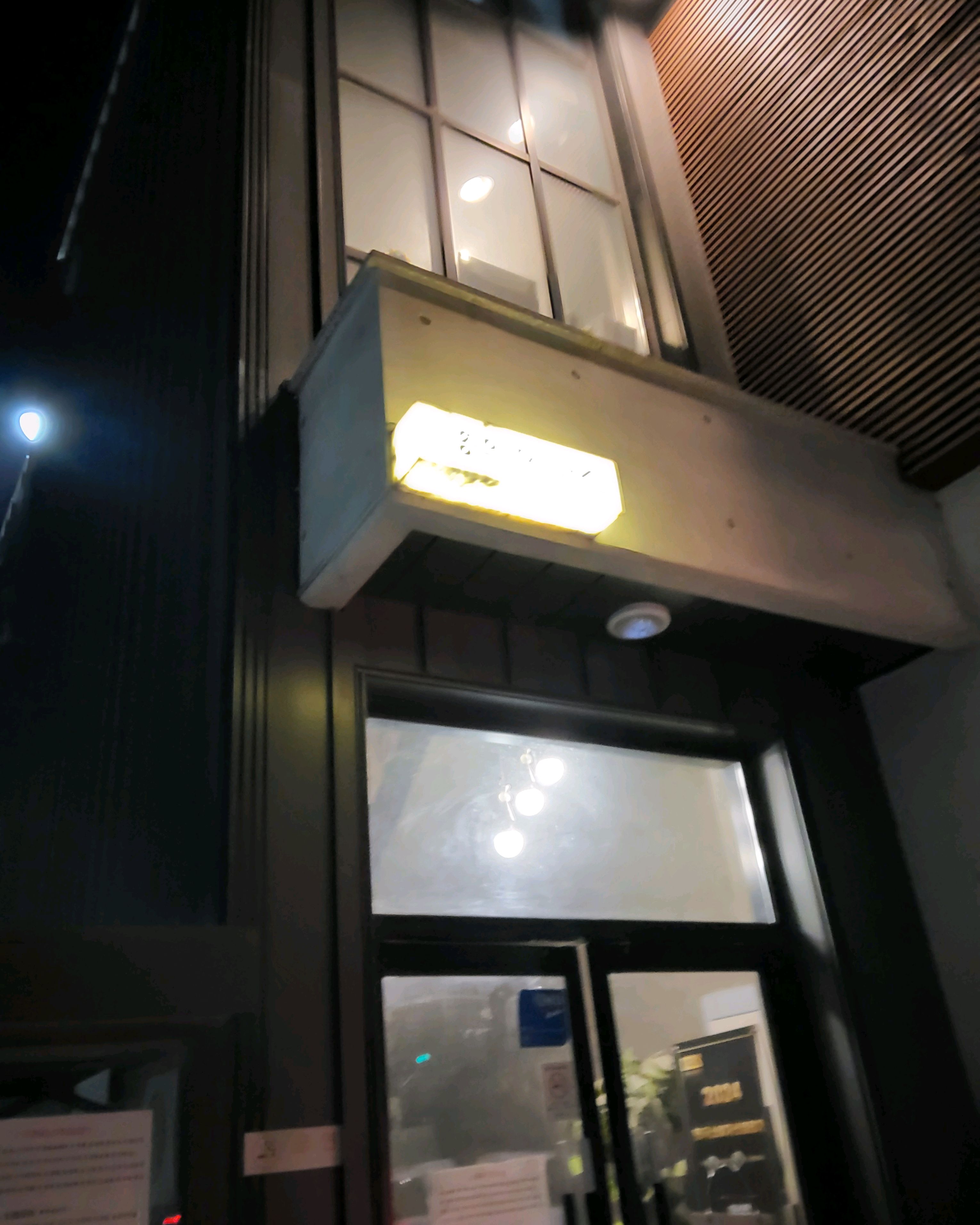 돈까스가 맛있고 커요 둘이 하나 시켜도 될듯..사이드 메뉴도 많아요 - 은평구 맛집 홍익돈까스 은평점