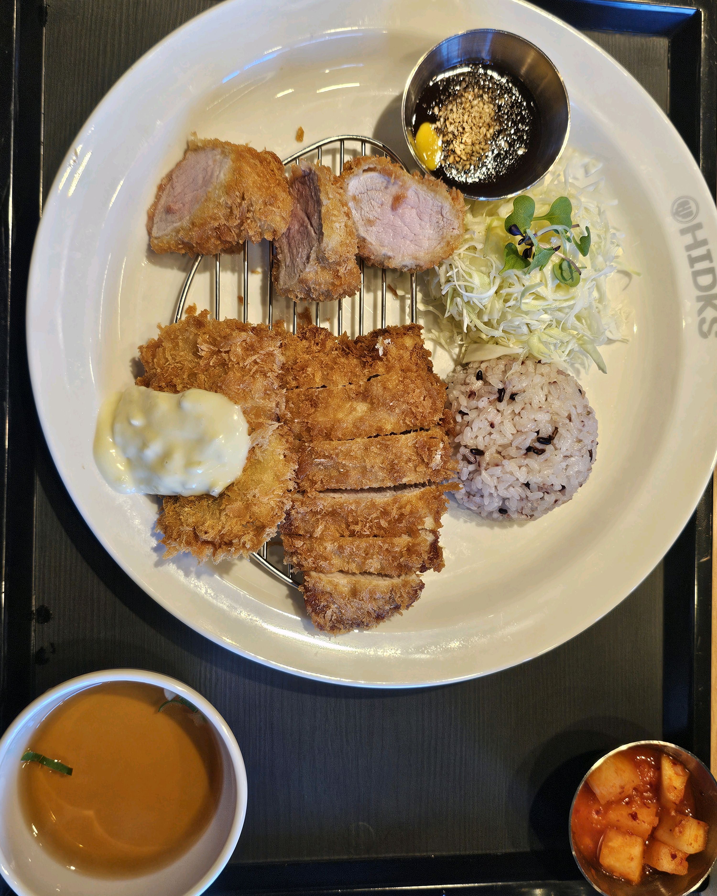 오랜만에 갔는데 점심시간에 사람이 정말 많았어요. 돈가스 맛있어요! - 울산 일산지 맛집 홍익돈까스 울산 동구 일산점