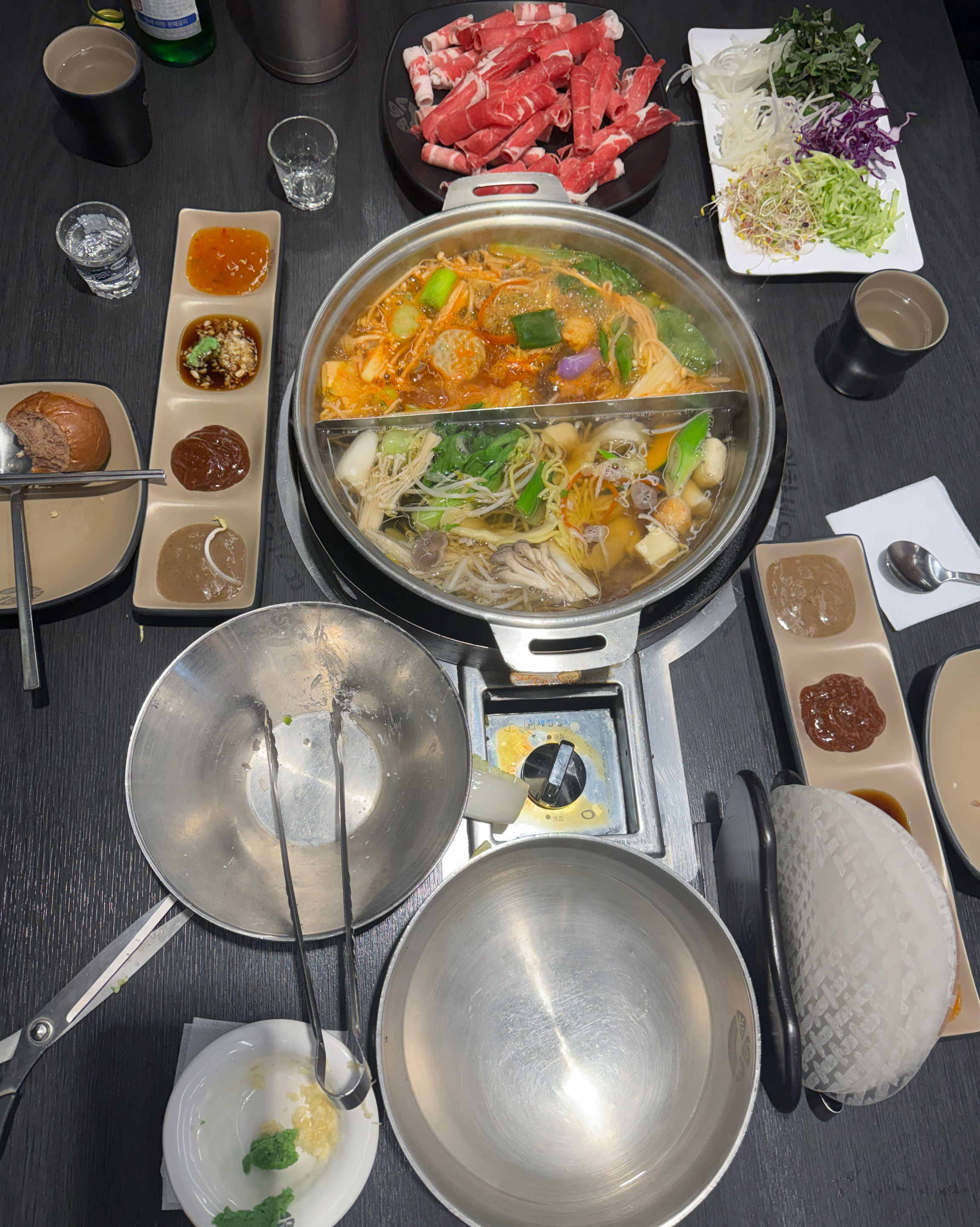 건강한 재료로 배를 채운 느낌입니다. 굿. 주변에 비슷한 샤브샤브 매장이 생겨서 소담촌은