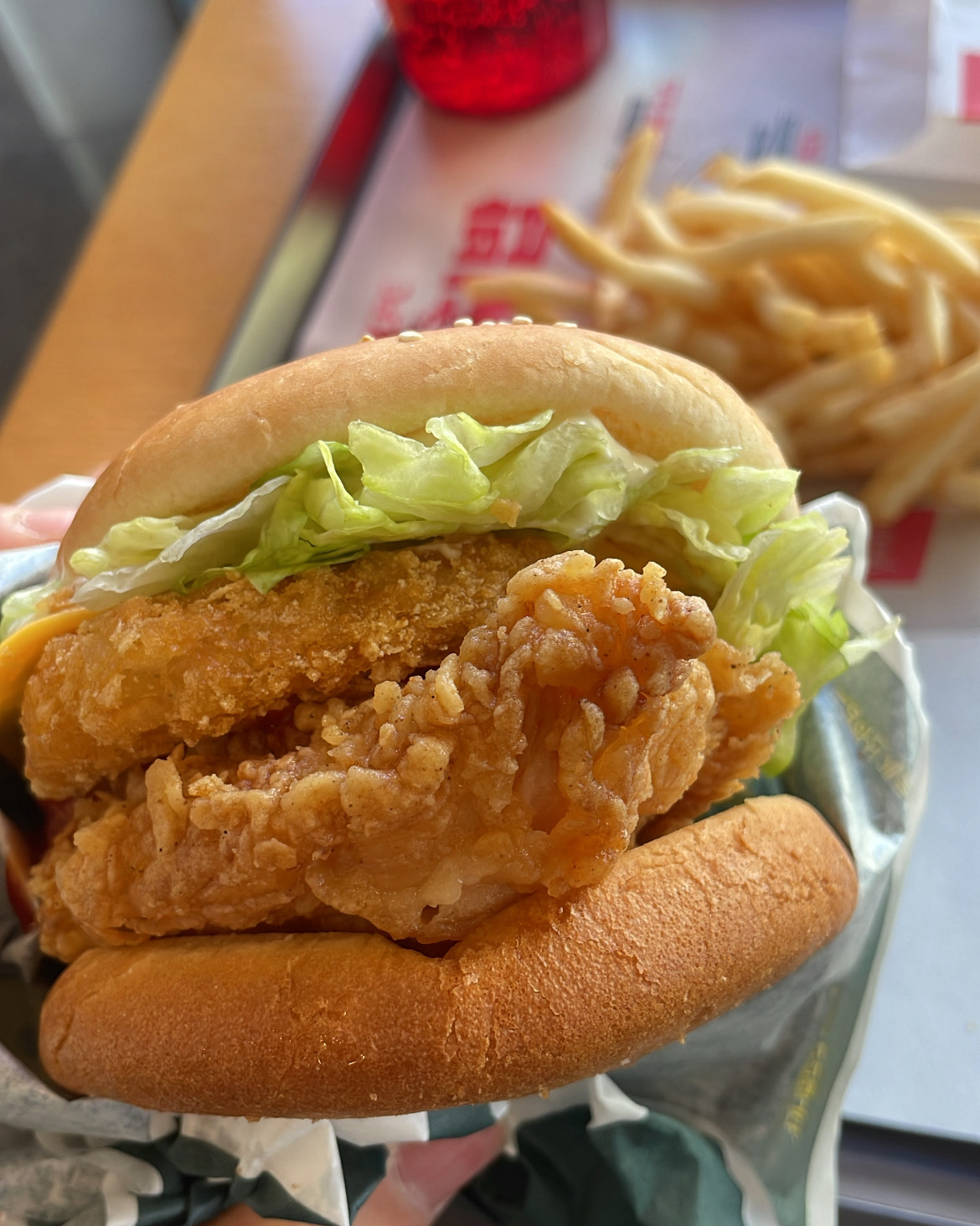 오랜만에 징거버거먹었는데 맛있네요 ㅎㅎ - 대전 맛집 KFC 유성온천