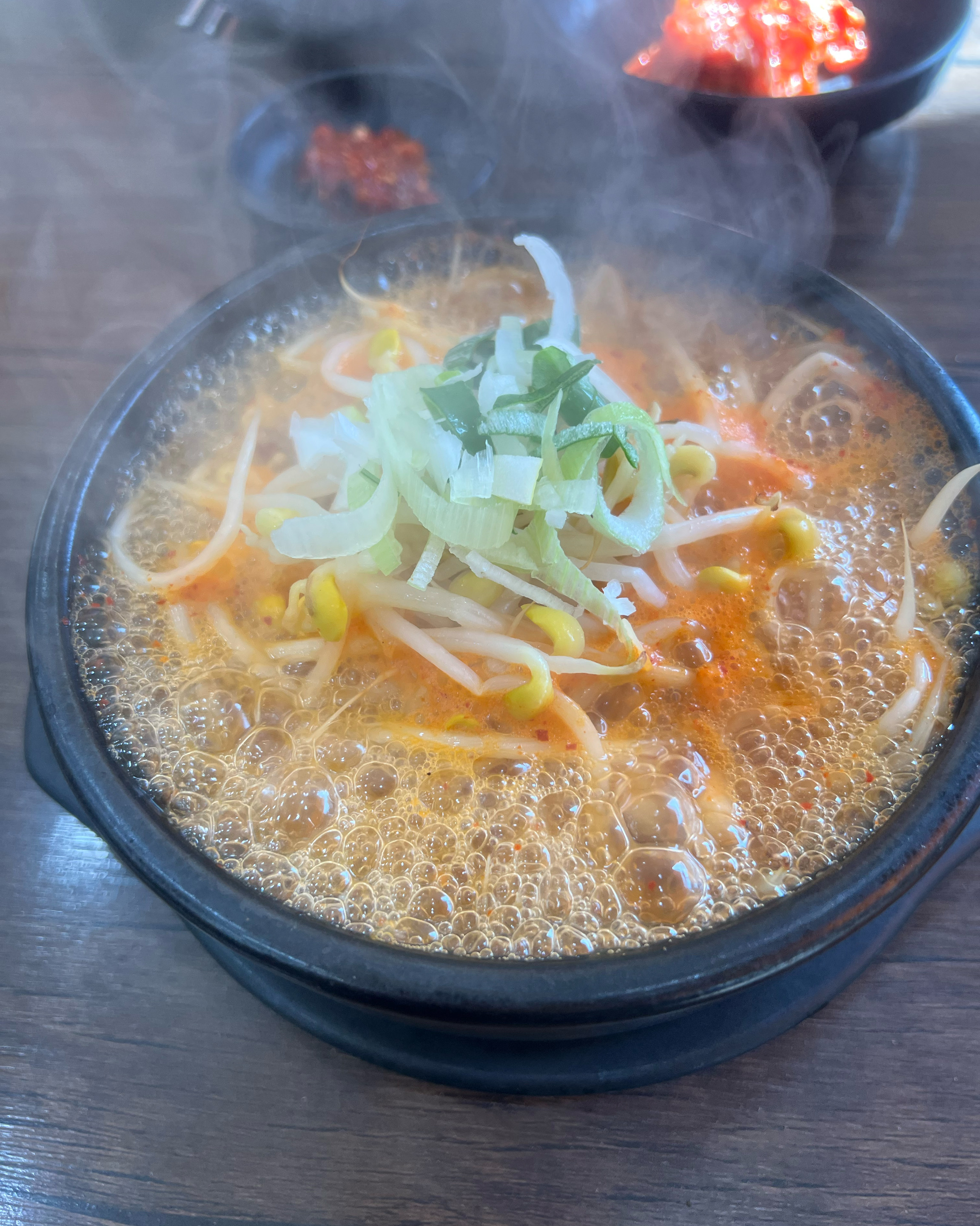 콩나물국밥이랑 등갈비김치찌개 시켰는데 - 천호동 맛집 콩심 서울굽은다리역점