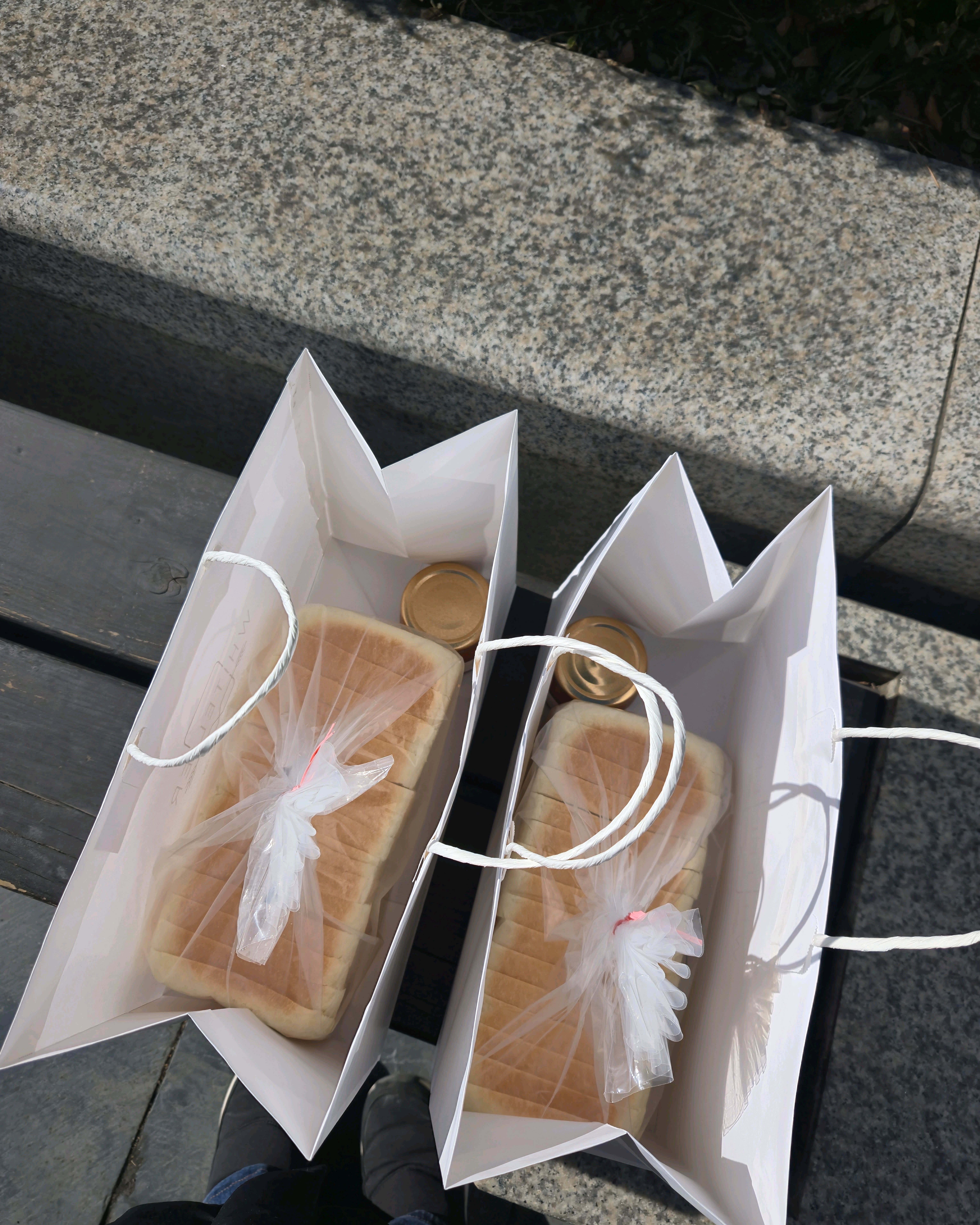 지인 사는데는 매장이 없어서 한번 먹어보고 싶다해서 예약하고 방문 했는데 받아본 분들이 다