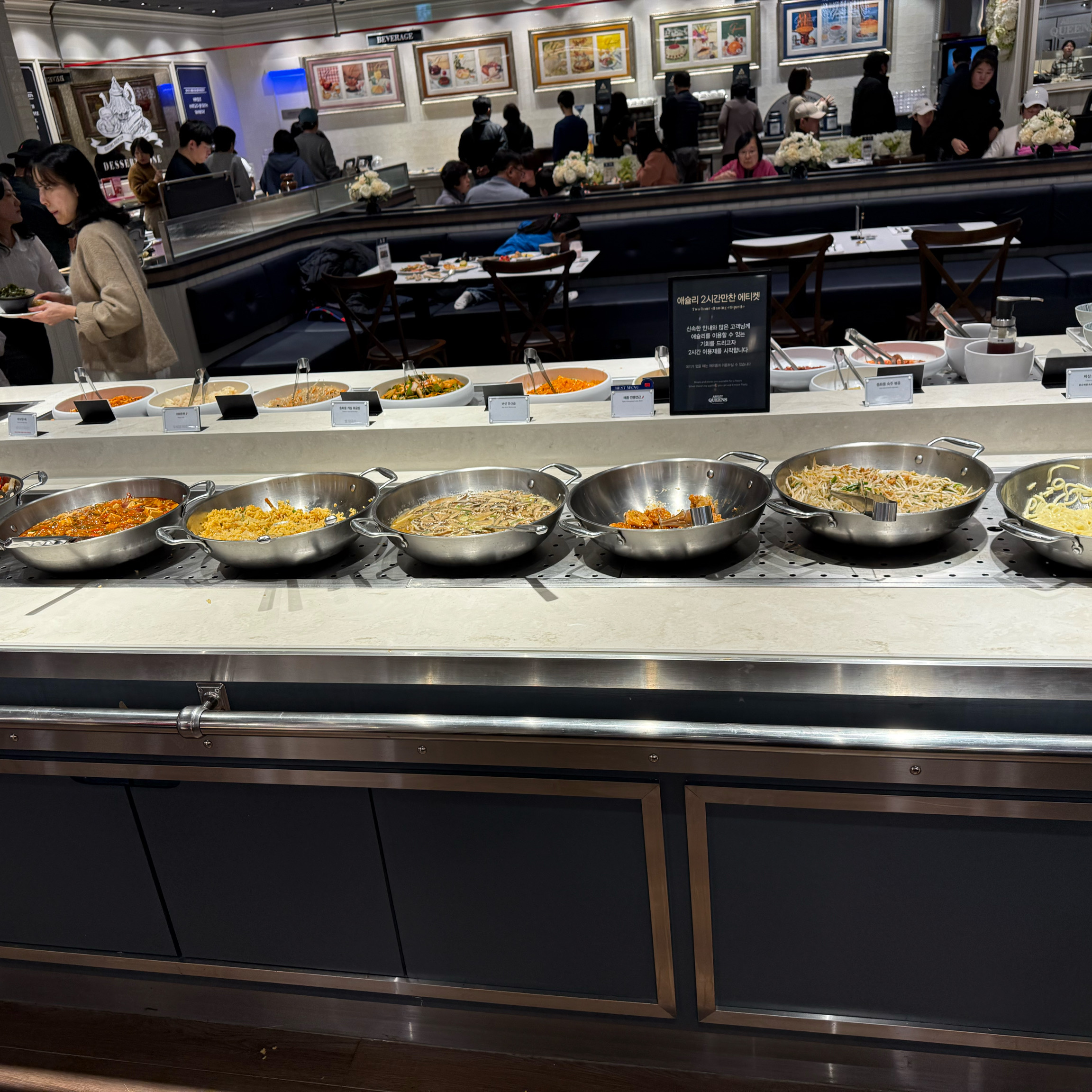 애가 딸기축제를 보고 가고 싶다고 졸라서 가보았어요. 평일점심은 가격이 괜찮은데, 학교니