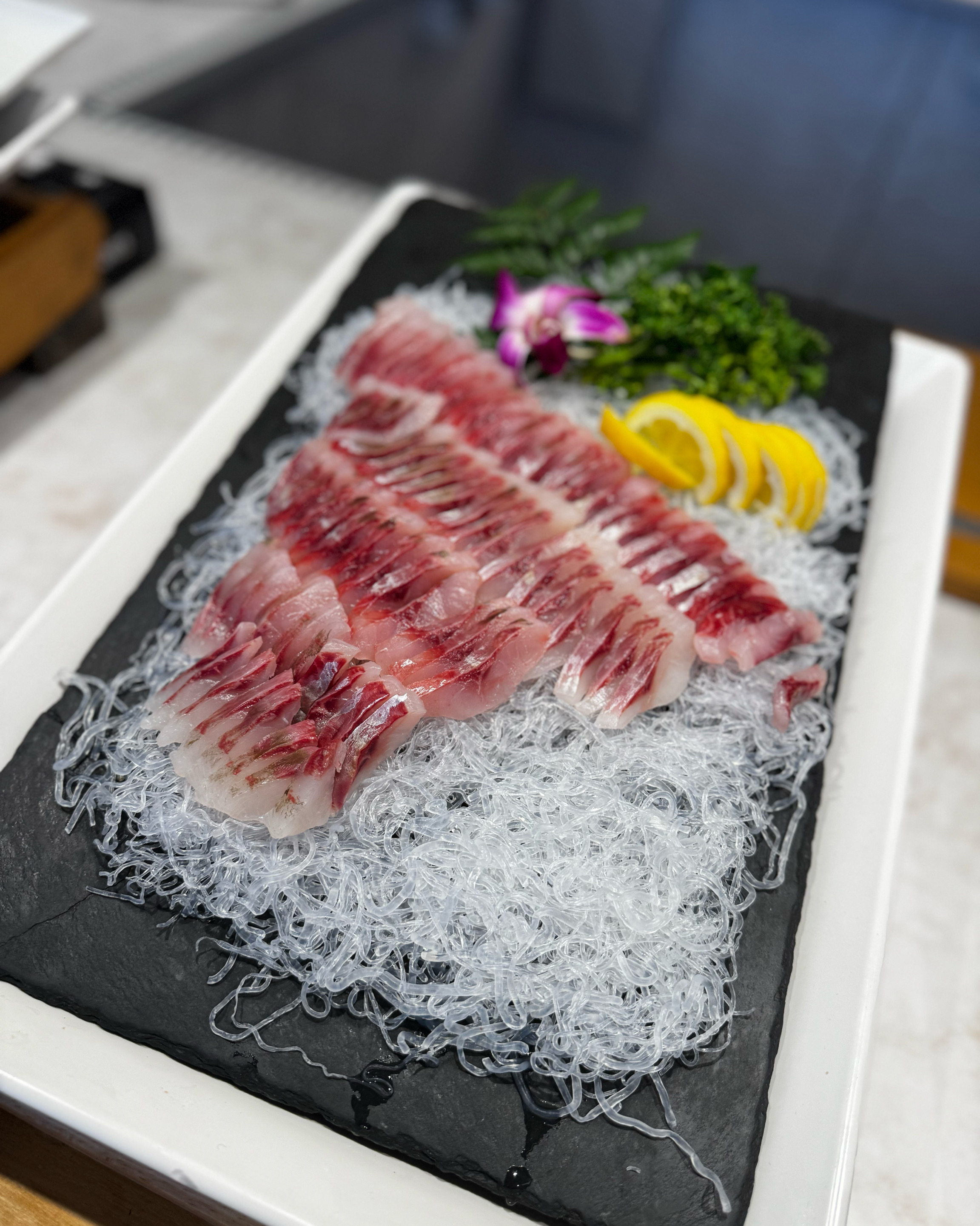 가족끼리 강릉으로 맛집찾아왔는데 넘 찰떡으로 맛있었어요😍😍 대게도 무한리필로먹고 특히 회가