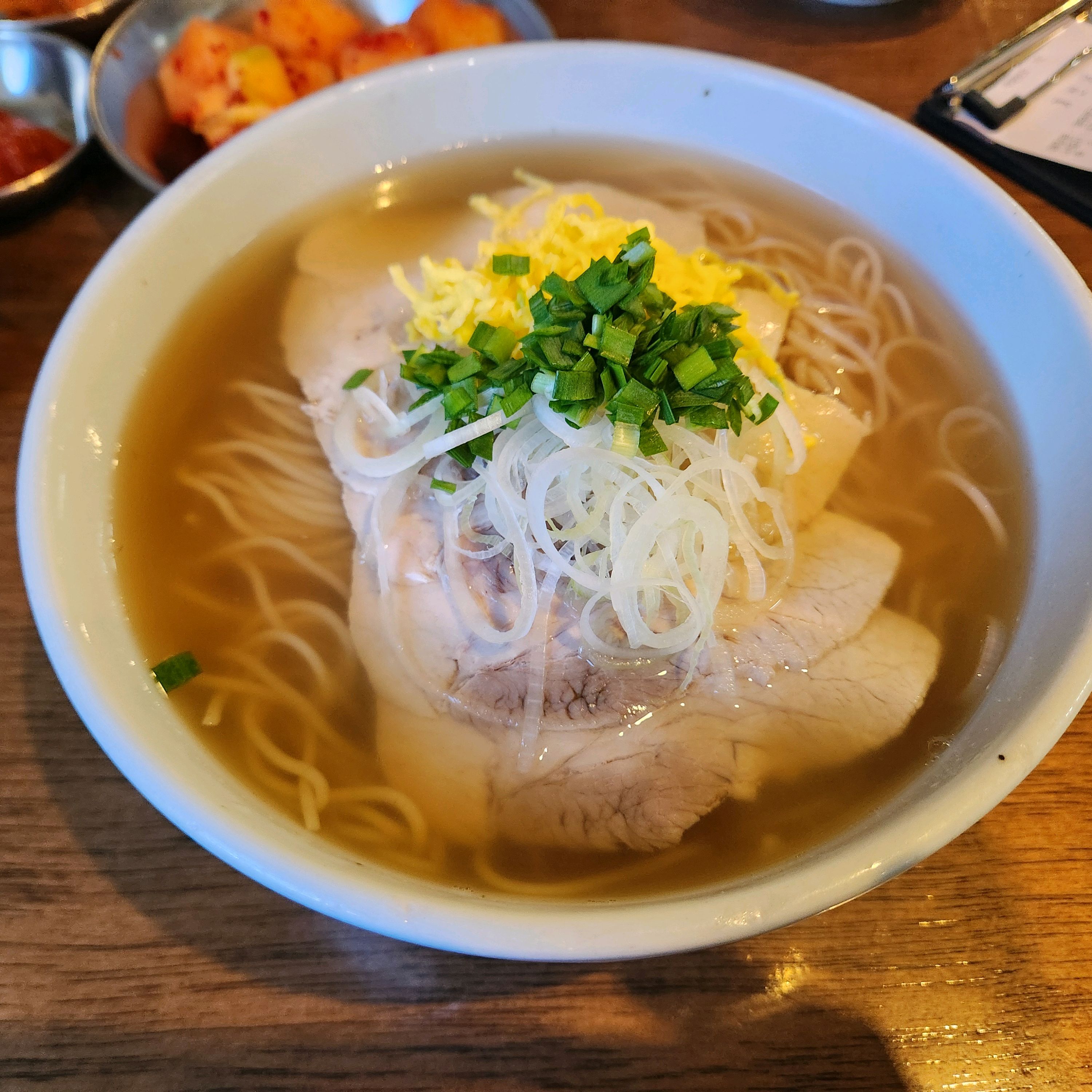 블루리본 국밥 맛집, 광화문국밥. 박찬일 셰프가 운영하는 돼지국밥 전문점이라는 타이틀이 궁
