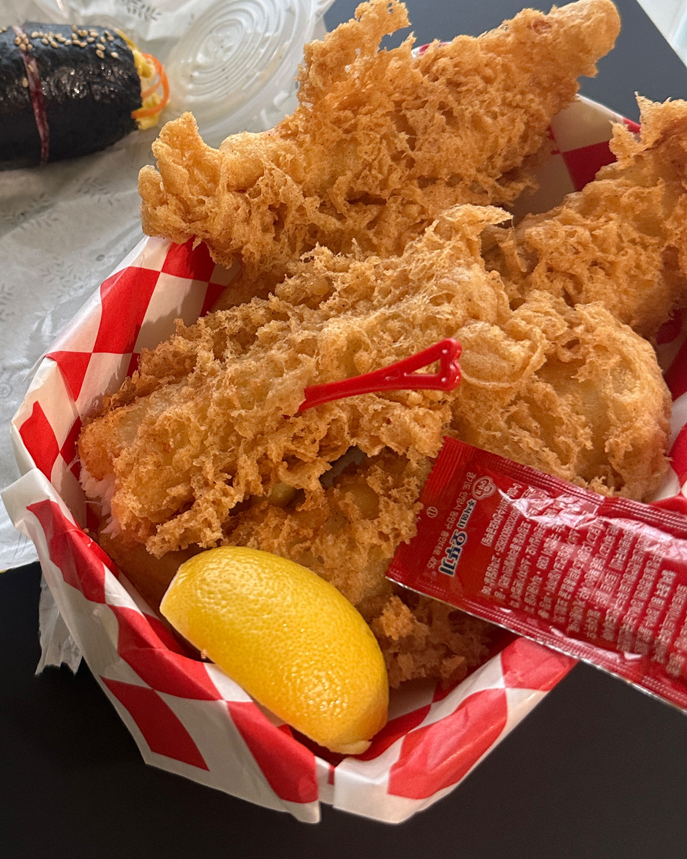 한입먹자마자 이건 우리나라에서 찾기 힘든 튀김이다. 라는 생각이 바로 듭니다. - 제주 맛집 WORLD CLASS FISH&CHIPS