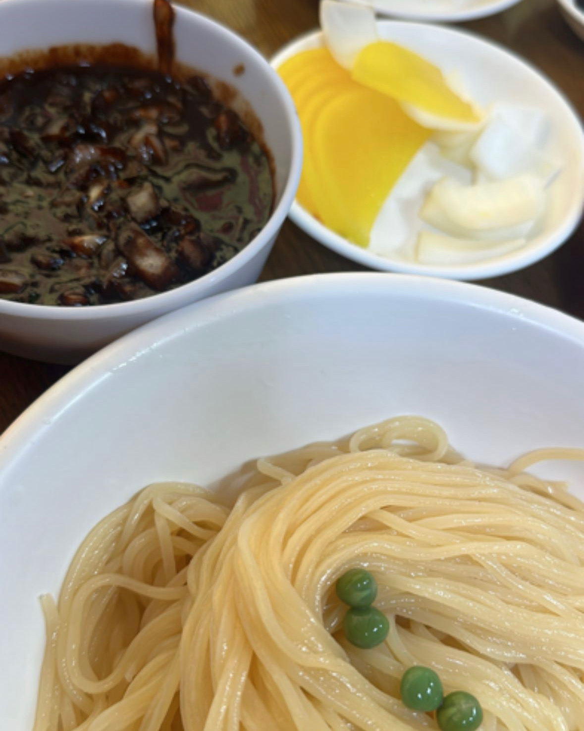 제입맛에 간짜장은 좀 짯고 탕수육은 맛있었어요 소짜시켰는데 미니사이즈가 나온줄.. 양은