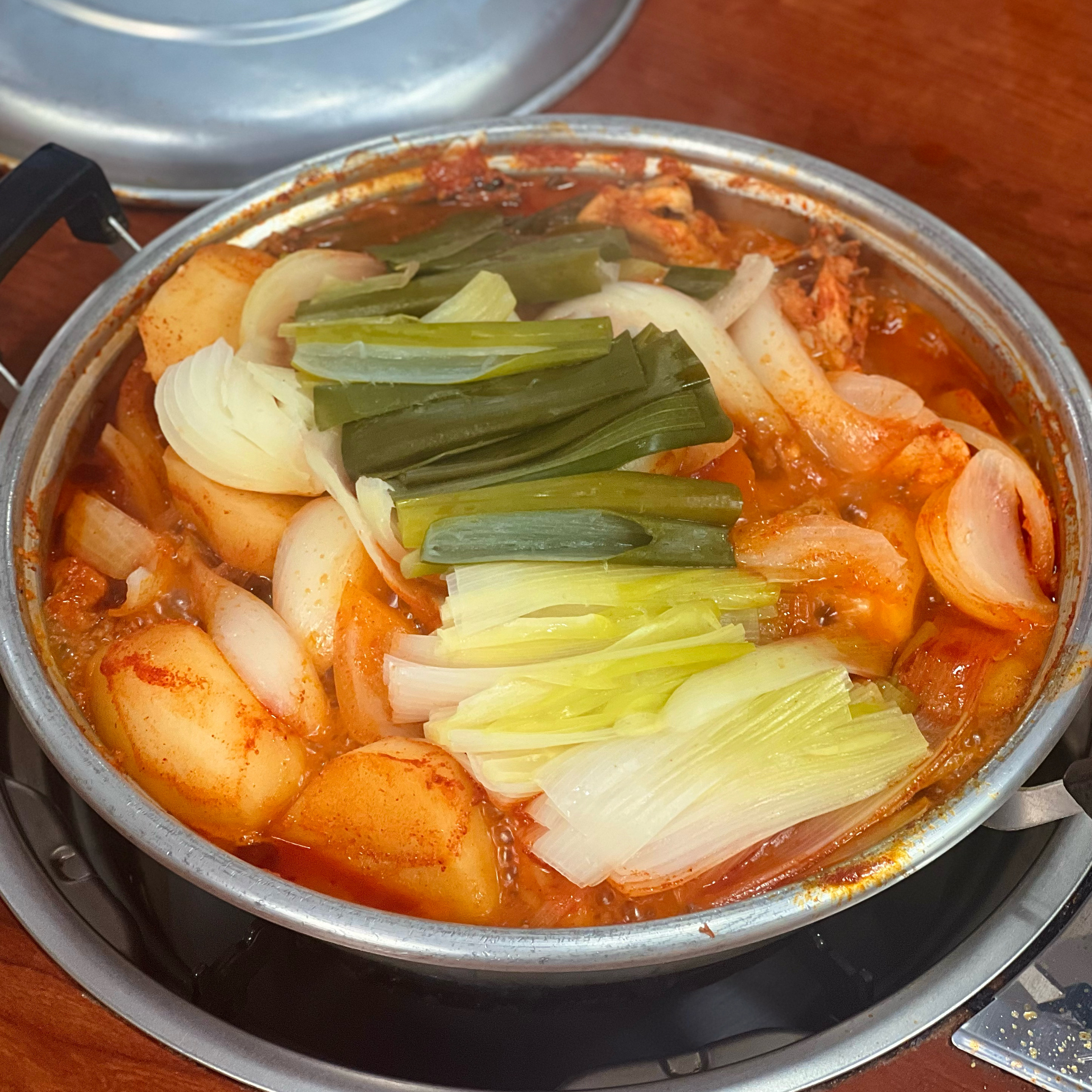 개인적으로 현대식당보다 맛있었어요👍 뚜껑 닫고 중불로 20분동안 인내의 시간을 갖고 끓인뒤