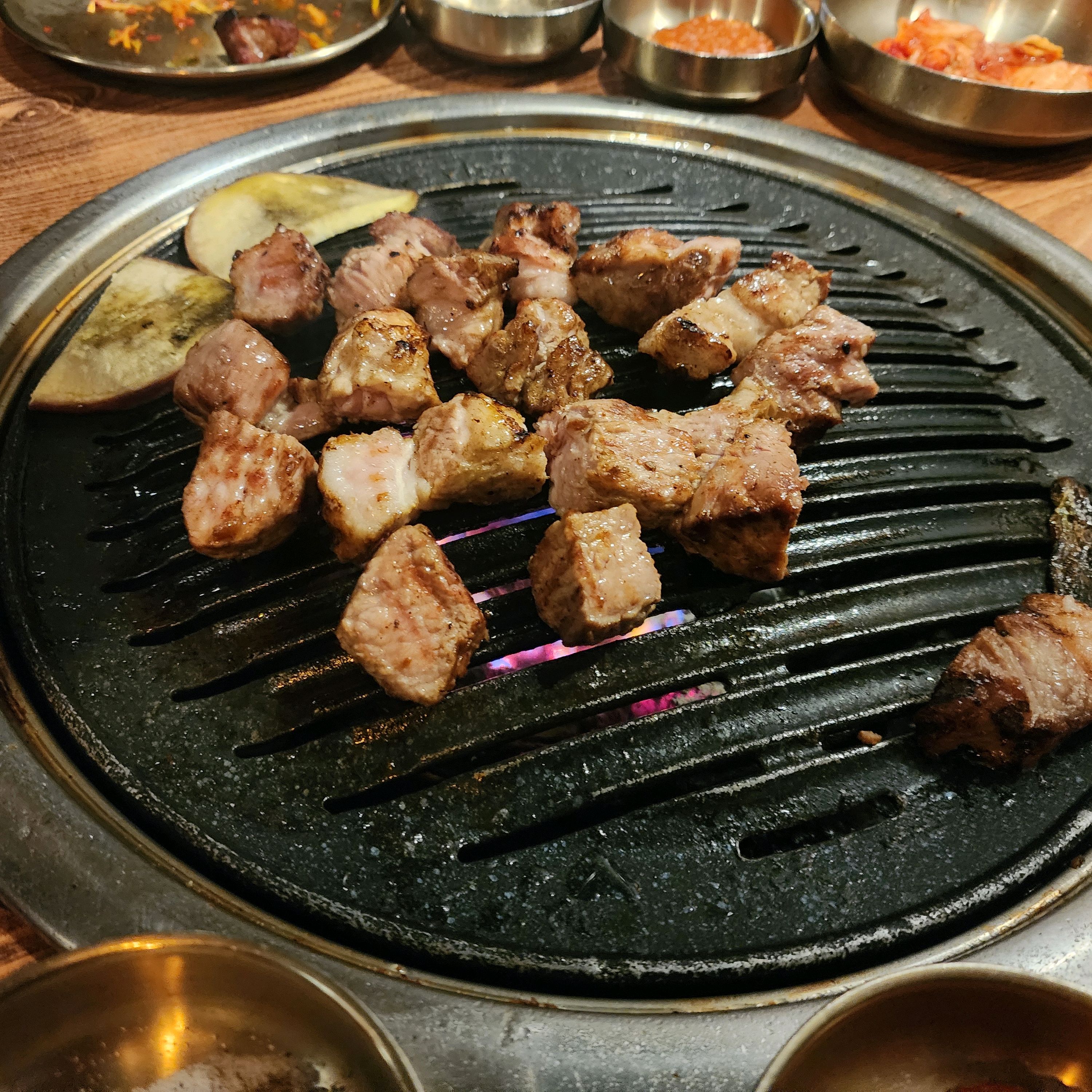 [홍대입구역 맛집 육몽 홍대본점] 직접 가본 로컬 리뷰