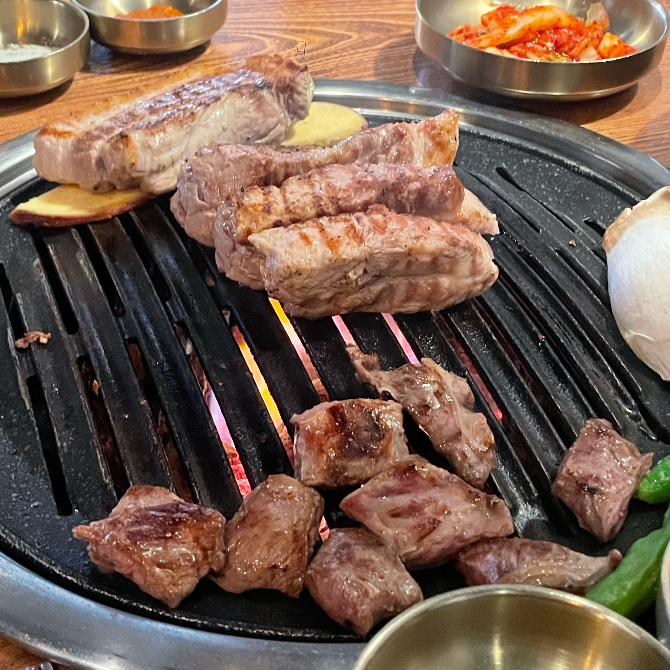 [홍대입구역 맛집 육몽 홍대본점] 직접 가본 로컬 리뷰