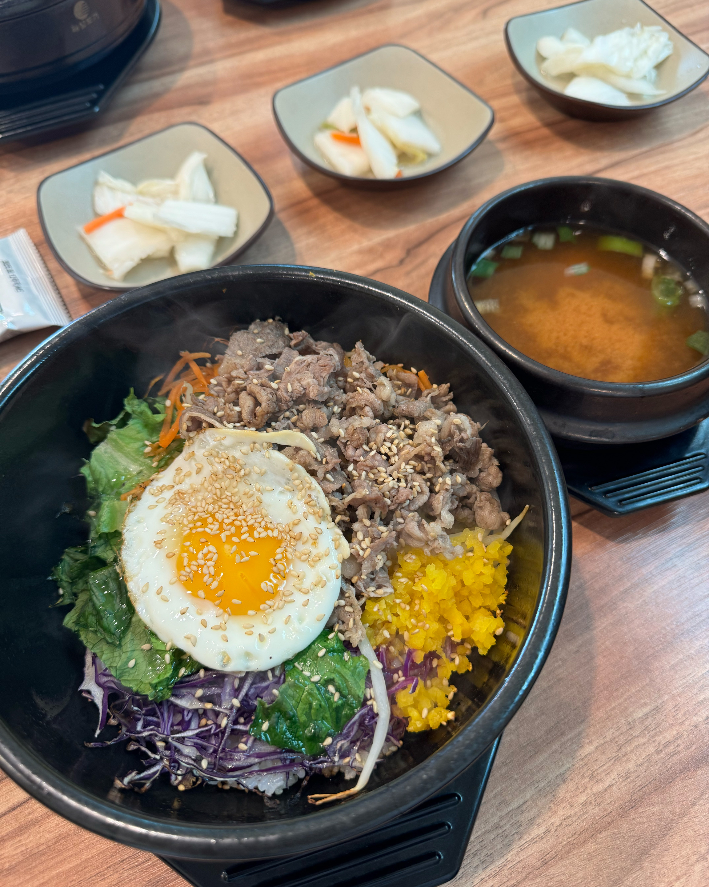 회사 근처여서 항상 방문하는 곳이예요. 추운날 가성비 좋게 돌솥으로 먹을 수 있고, 맛도
