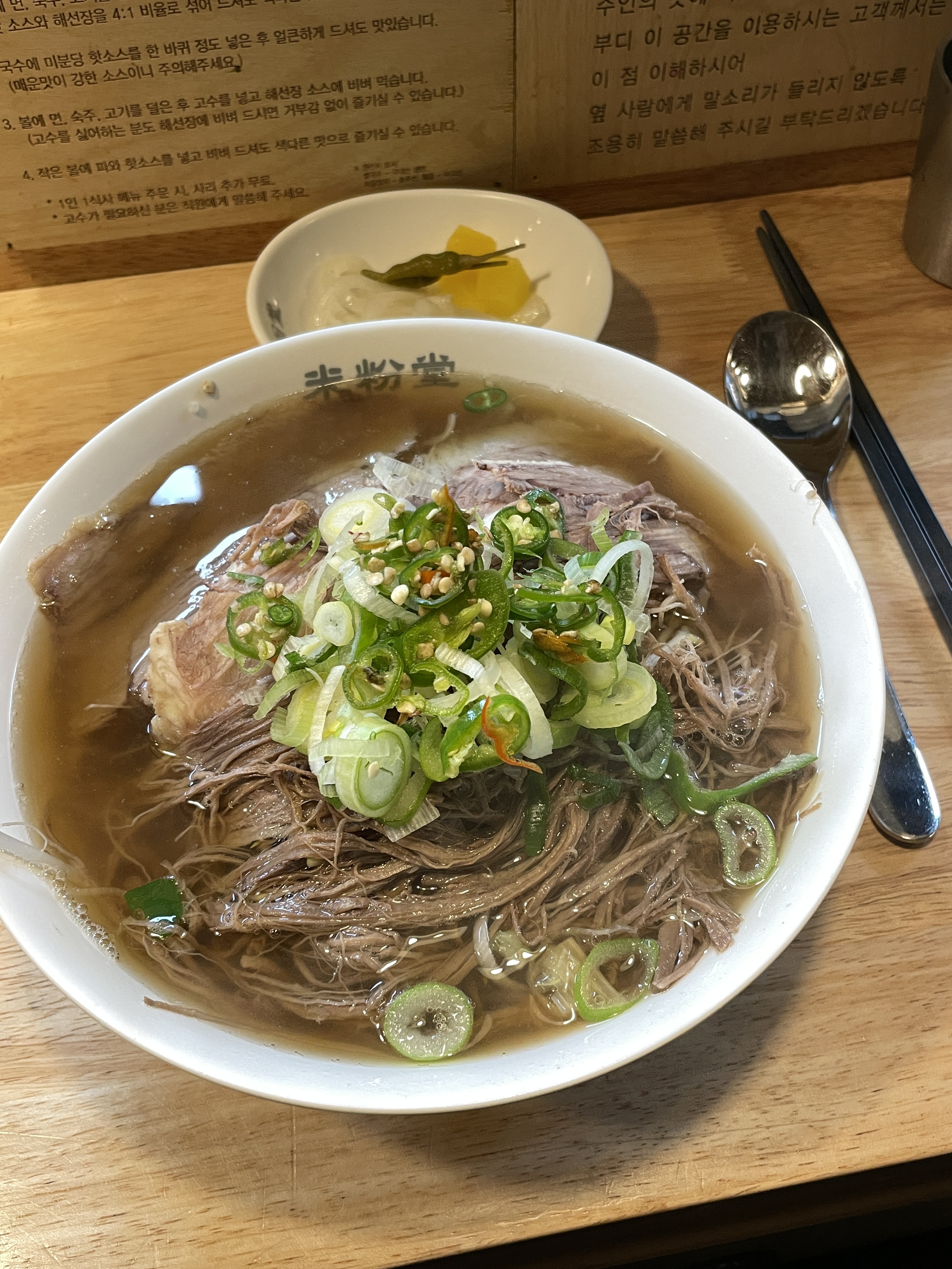주임 명찰 달고있는 여자 직원분 정말 친절하세요🥰 갈때마다 기분이 좋네요~~ 음식도 항상