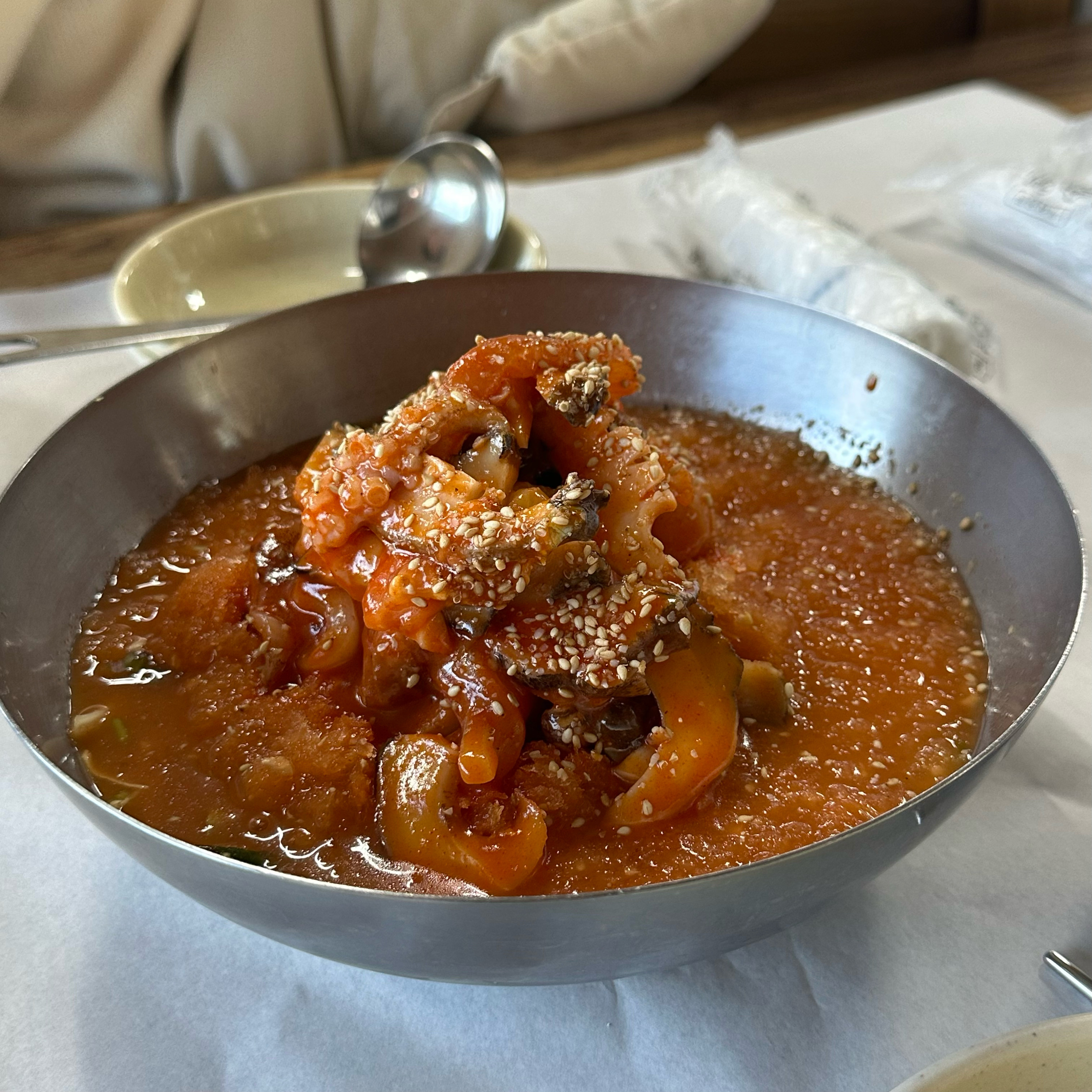 뷰는 좋고, 저희 입맛엔 좀 싱거웠어요. - 제주 맛집 해녀촌