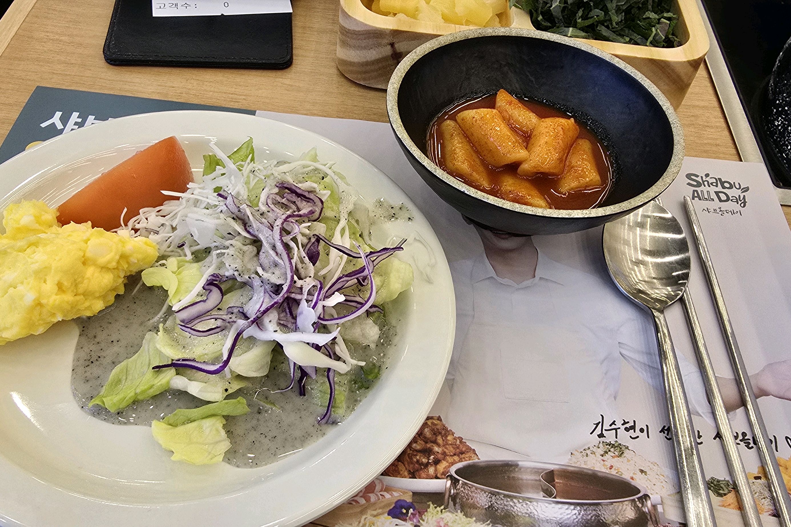 새로 생긴 매장답게 역시 깨끗했어요 음식도 맛있었구요(특히 떡볶이) 아이가 음식 이물질 들