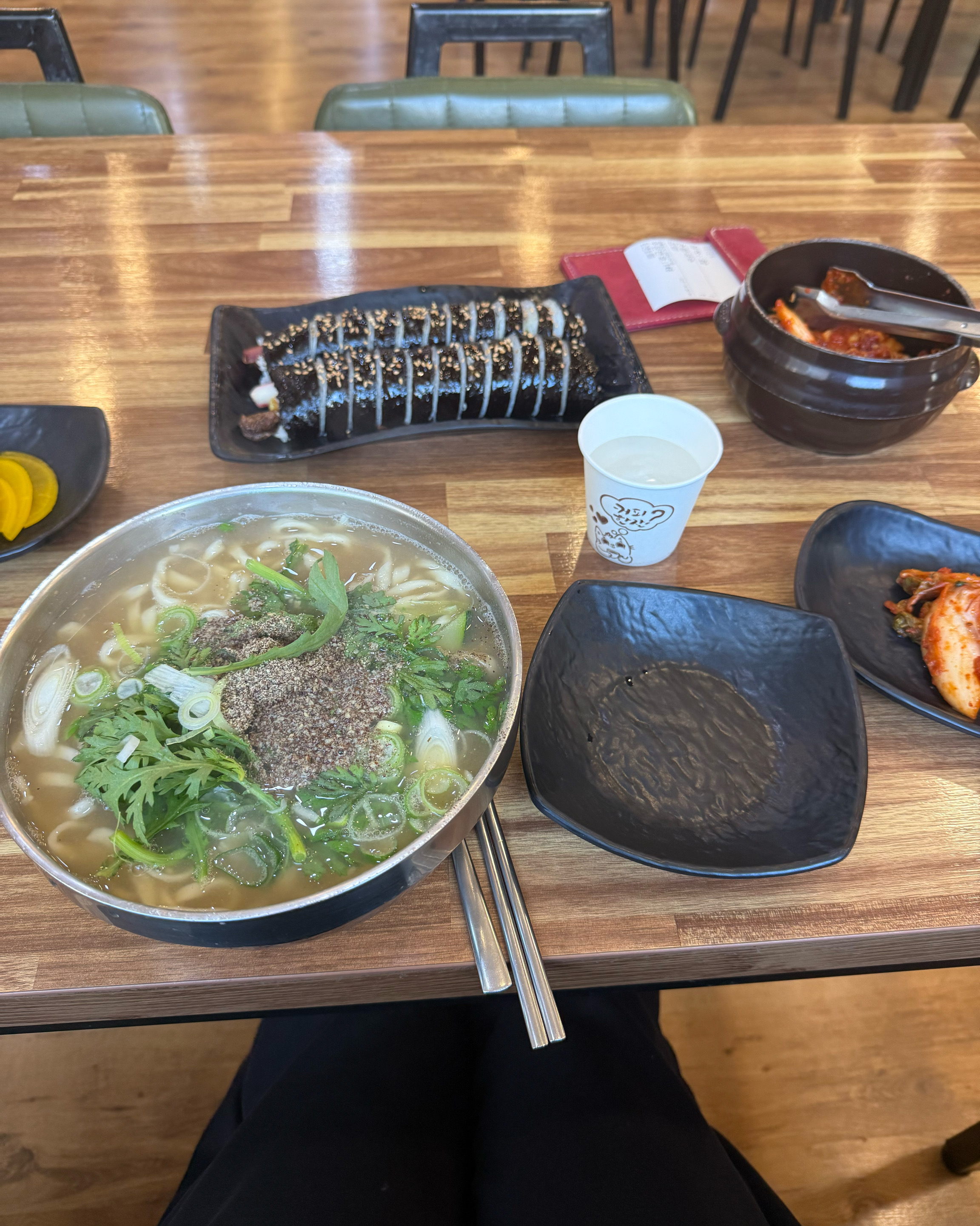 이동네 주민이라 거의10년째 생각나면 가는집인데 - 대전 맛집 미소본가스마일칼국수