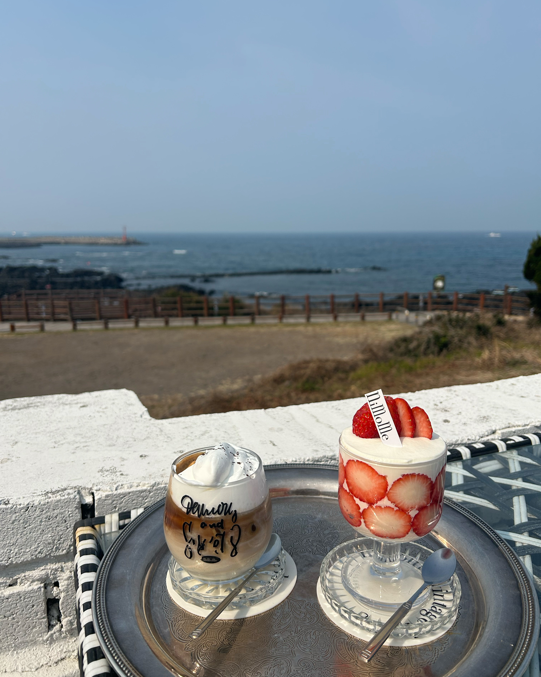 혼자 여행왔는데 오션뷰 카페 너무 좋네요 ☺️ - 제주 맛집 니모메