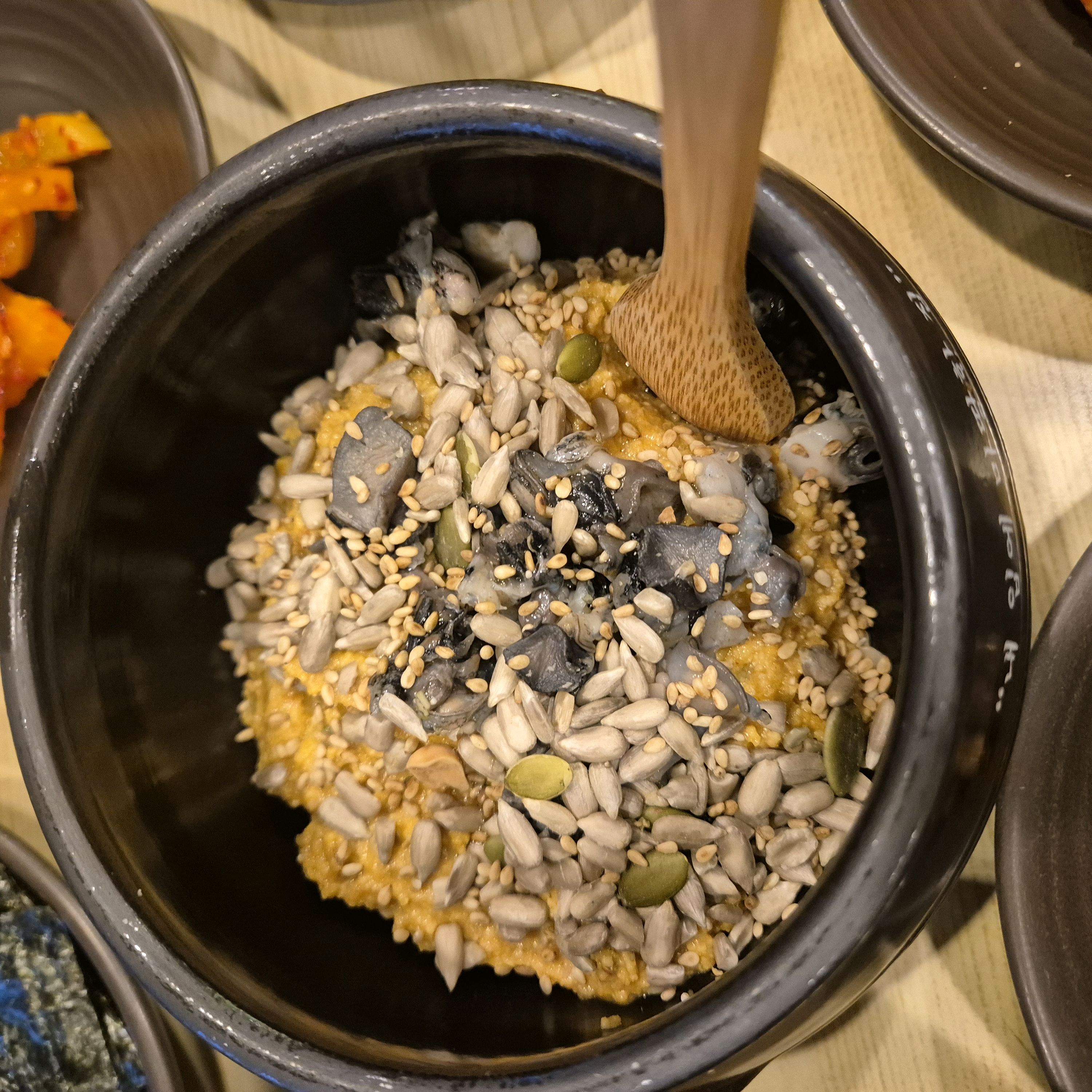 전체적으로 간이 짠편이에요 그거 빼곤 쌈도 푸짐하고 가성비도 좋습니다 - 인천 맛집 오구당당 부평본점