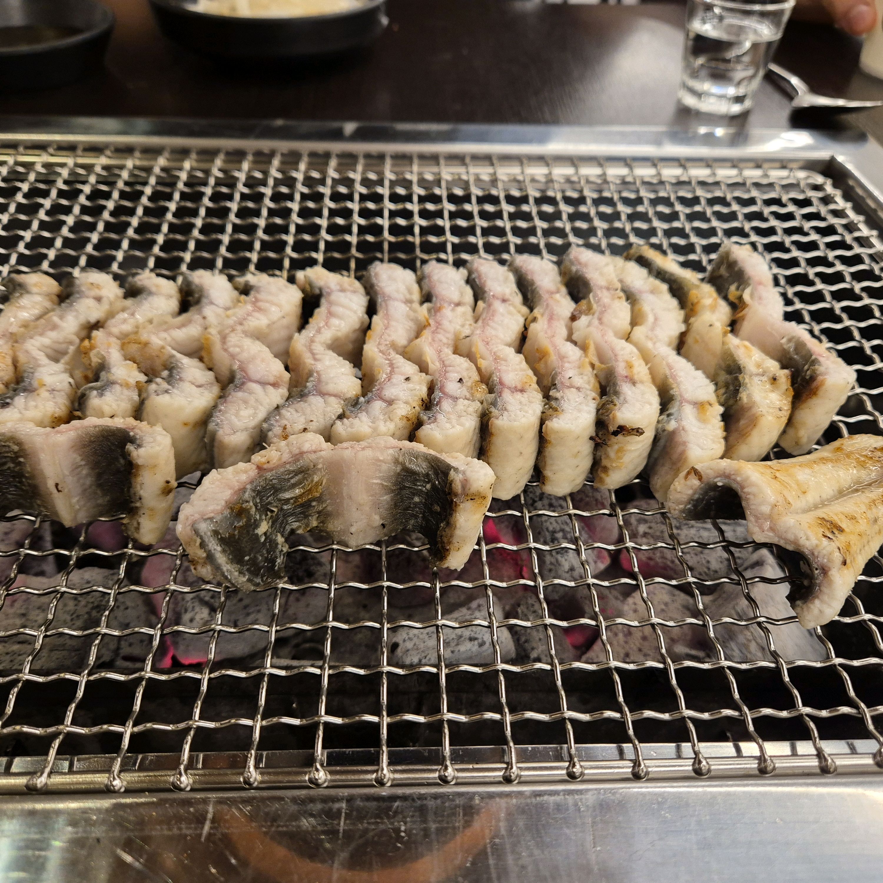 집근처 장어 땡겨서 방문했는데 장어가 통통하니 맛있네요 ㅎㅎ - 인천 맛집 장어촌