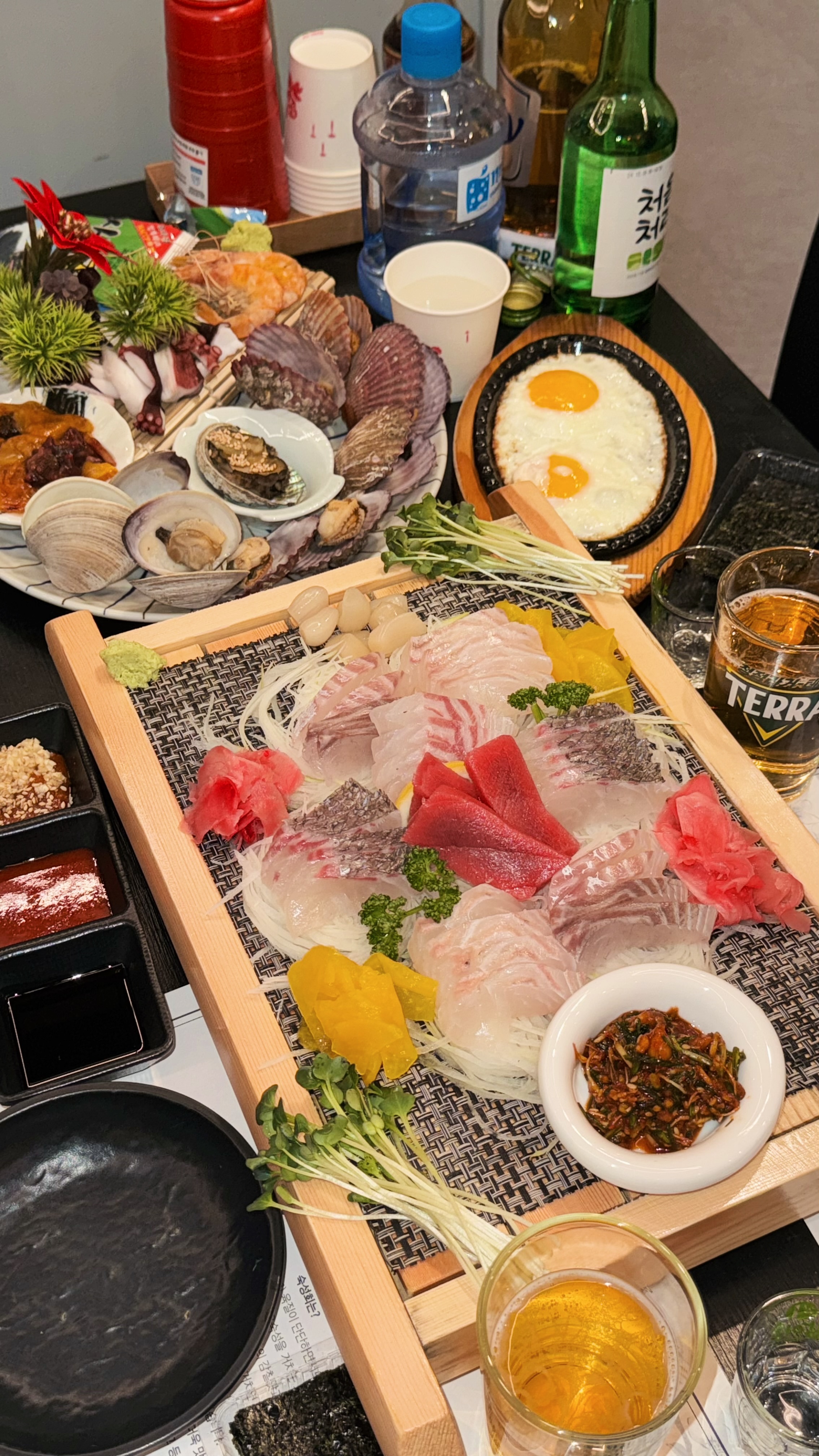 달래 간장이 포인트 !! 송도 횟집 검색해서 왔는데 넘 잘 온 거 같아요!! 너무 싱싱하구