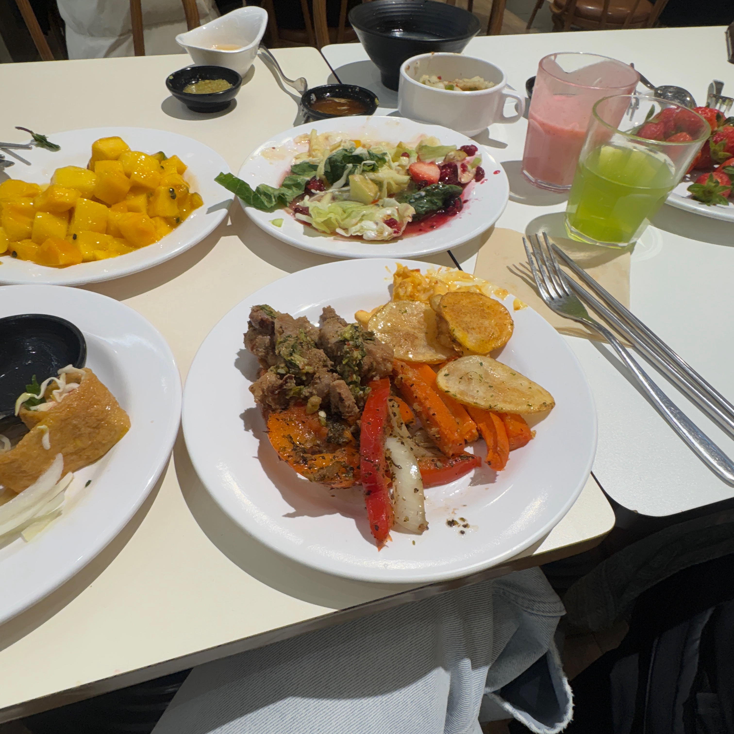 매장이 답답하지 않고 좋아요 ~ 딸기축제 최고 ❤️ 🍓 - 광명역 맛집 애슐리퀸즈 AK플라자 광명점
