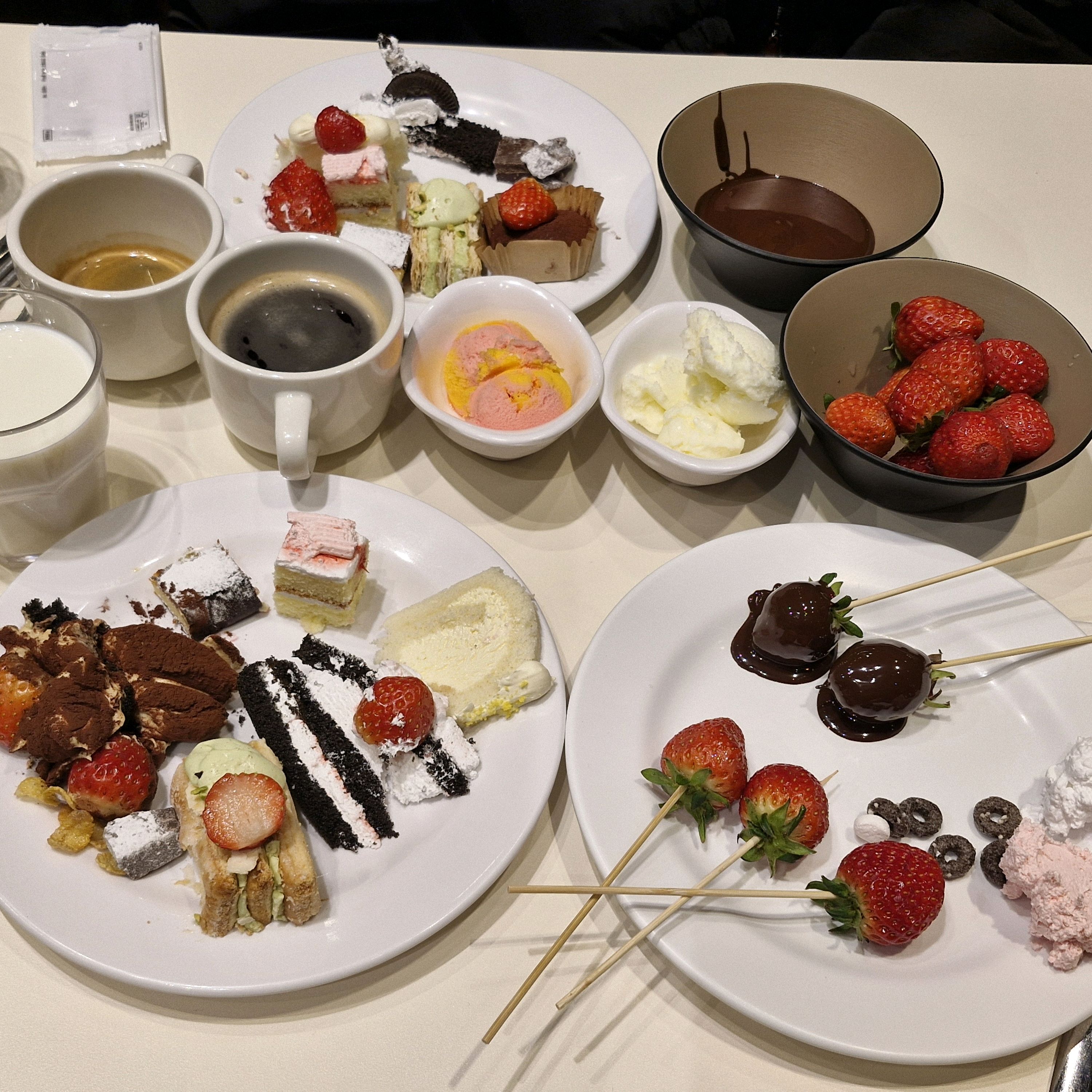 첫 번째 입장ㅎ아이가 좋아했어요~딸기축제는 늘 옳아요 - 전주 효자동 맛집 애슐리퀸즈 전주STS점