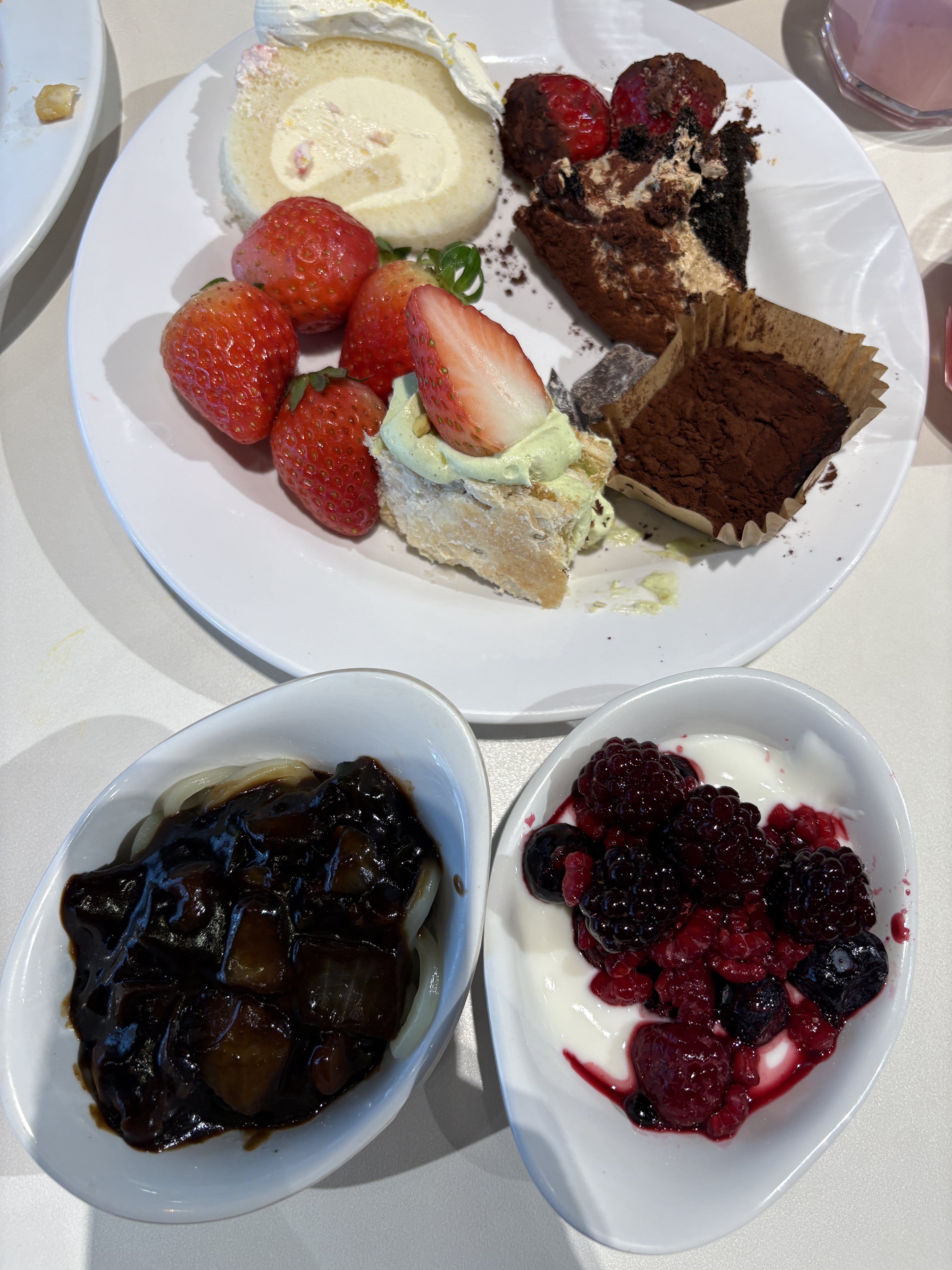 딸기축제 맛있게 다녀왔습니다 - 망포역 맛집 애슐리퀸즈 수원망포점