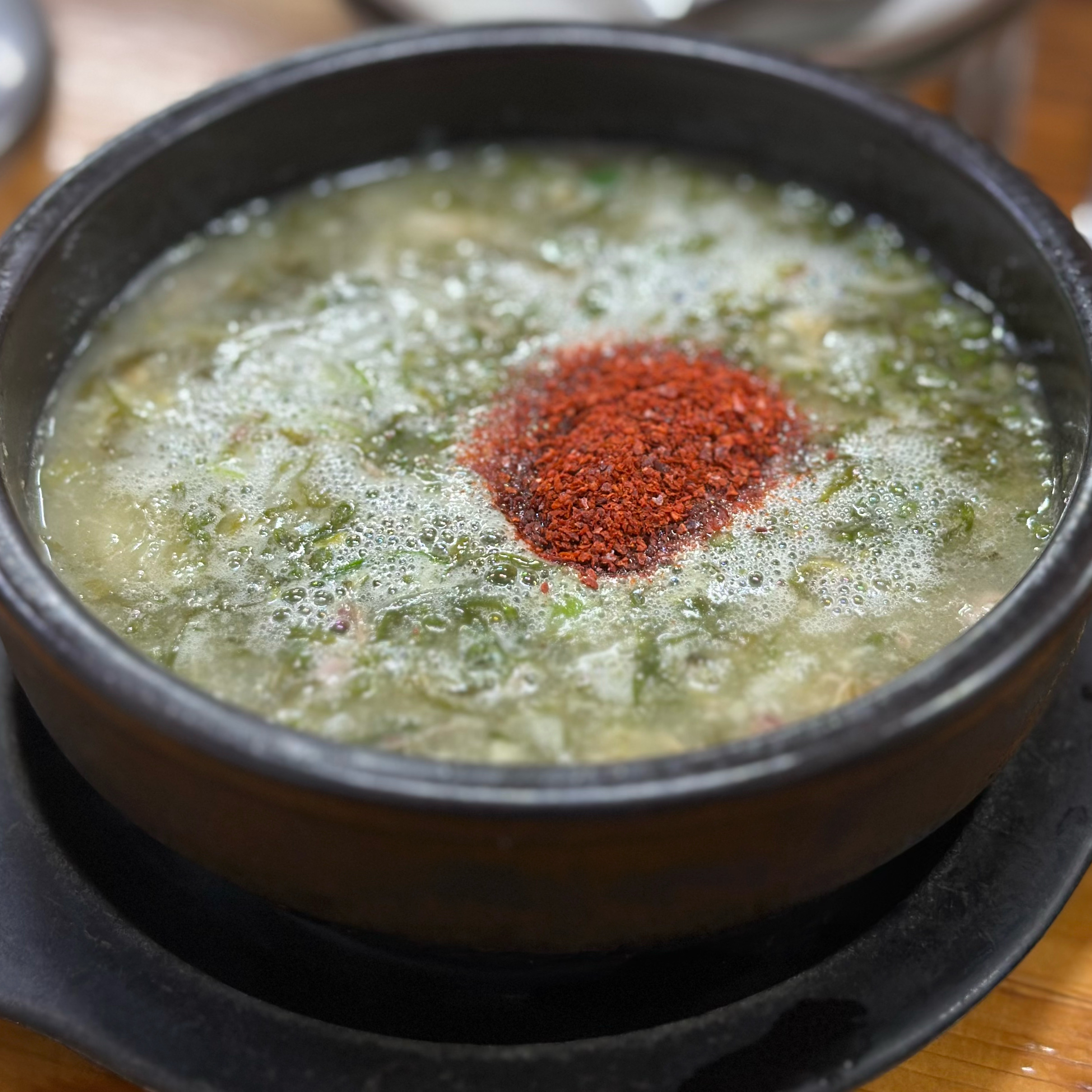 몸국 처음 먹어봤는데 정말 맛있고 든든했어요 다음에 제주도에 방문해서 몸국을 먹게 되면 꼭