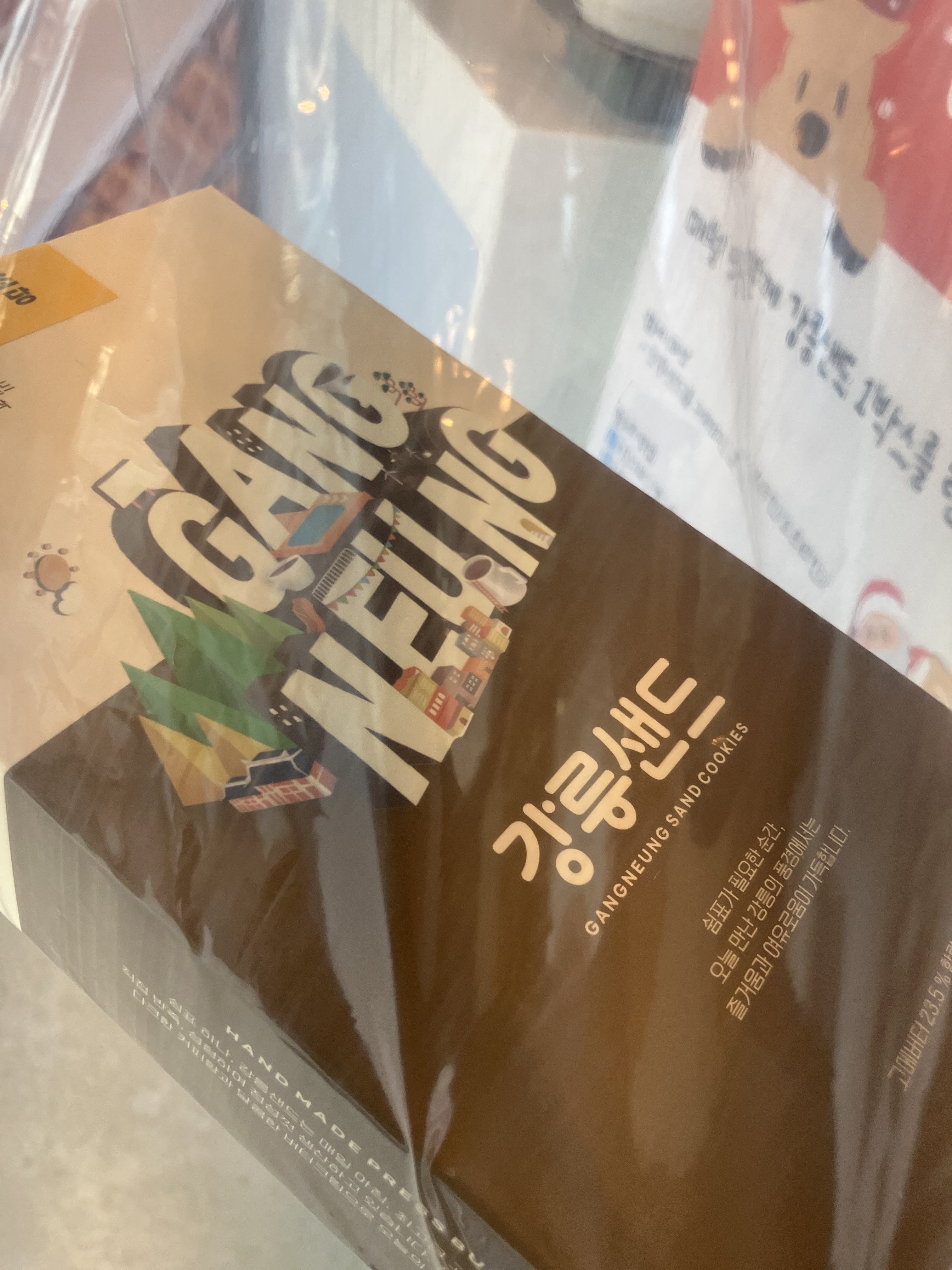 강릉샌드 사러 방문했는데 다른 곳에는 없는 맛들이 많아서 좋았어용! 저는 초당옥수수 맛으로