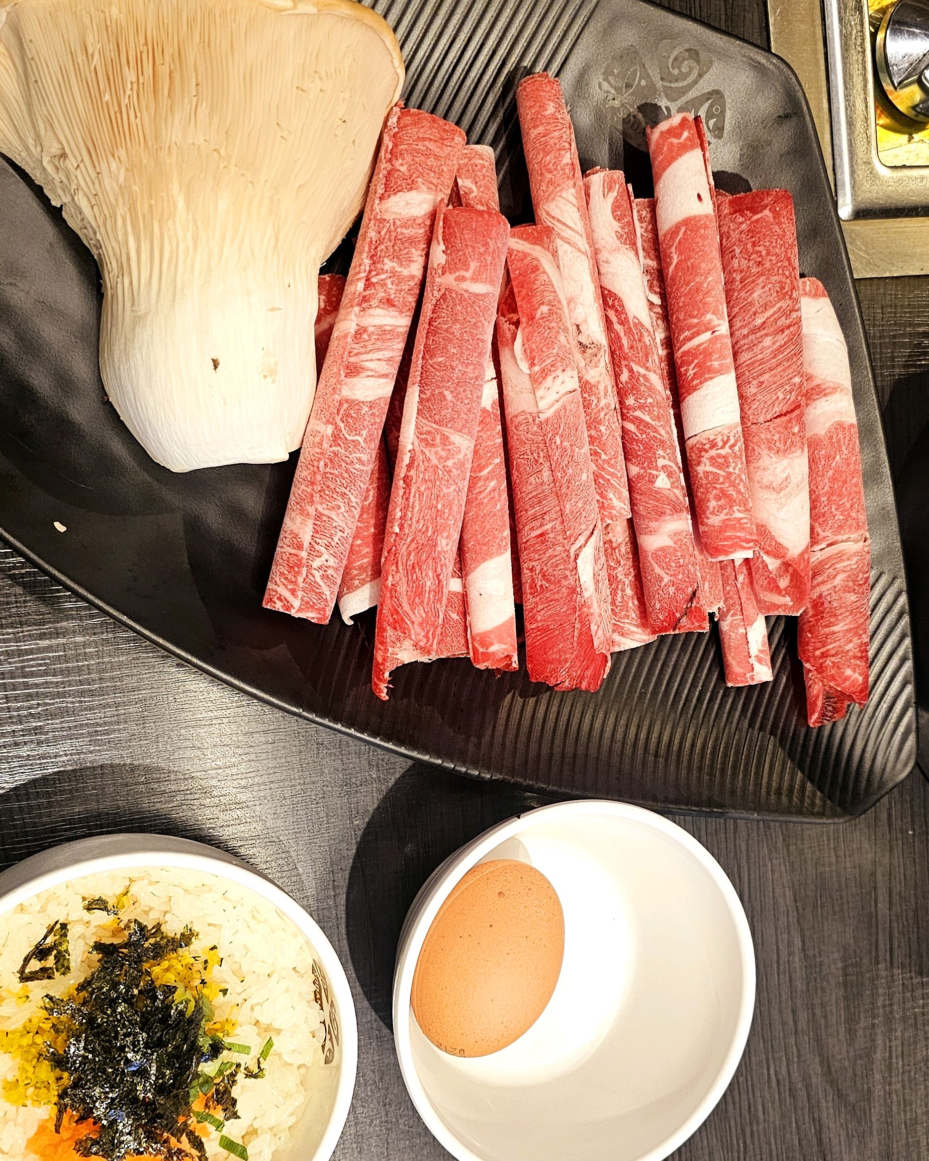 항상 웨이팅이 있는 곳이지만 오늘은 오픈런으로 가서 맛있게 먹고 왔습니다. 샤브샤브라 야채