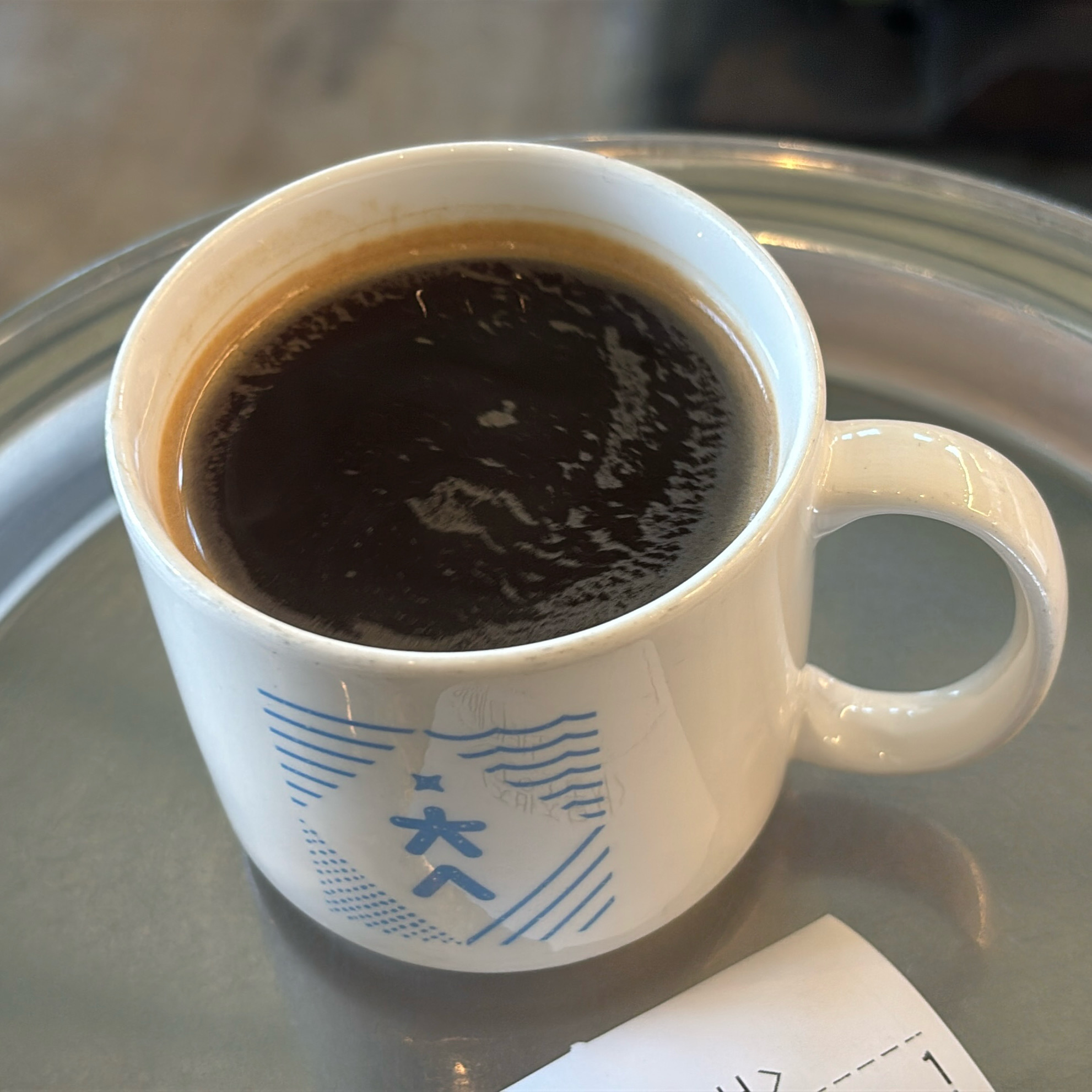 장소의 화제성? 때문에 커피 맛은 별 기대 안 했는데 커피가 맛있네요. - 아바이마을 맛집 칠성조선소