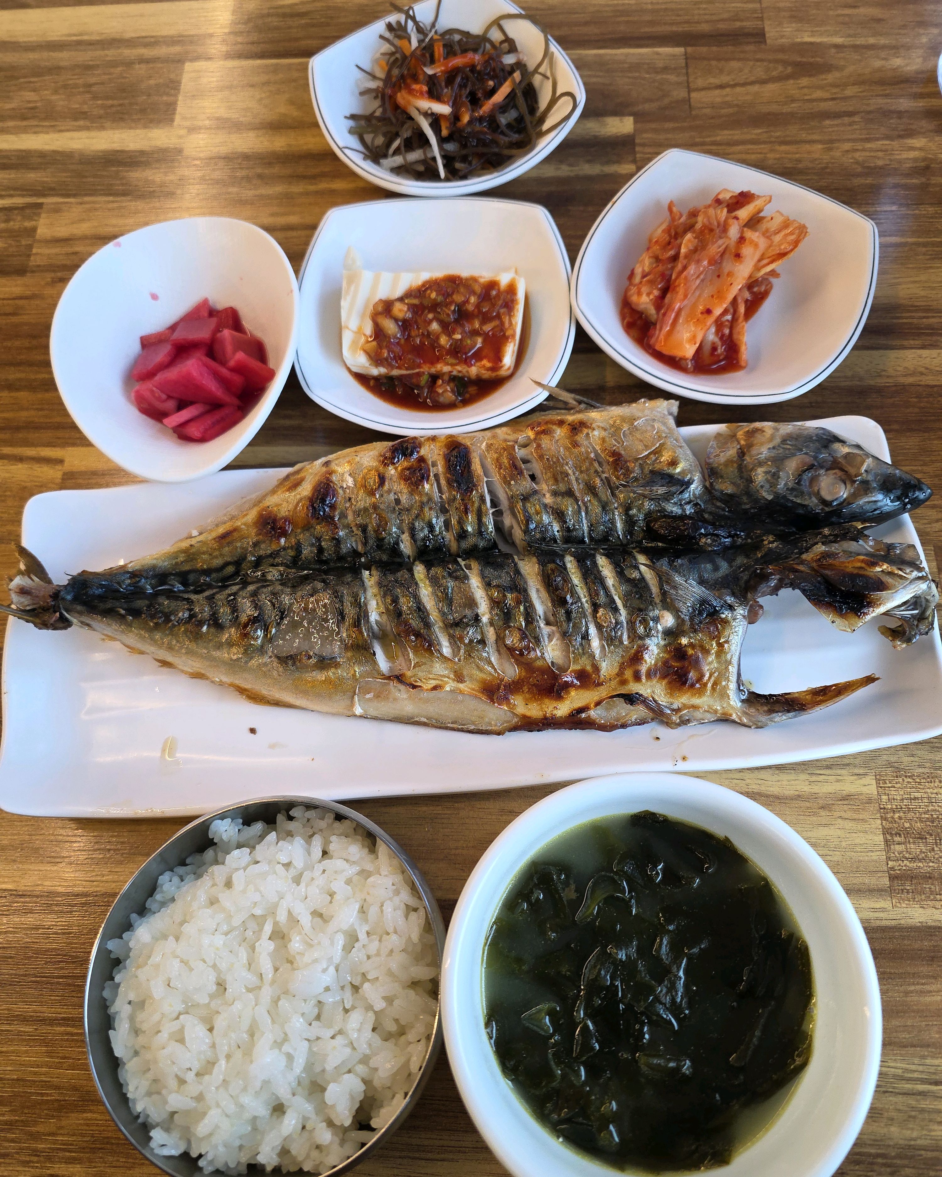 학동 근처에서 혼밥하는곳 찾다가 고등어가 먹고 싶어서 찾아갔었어요. 혼밥에 대한 정보가 없