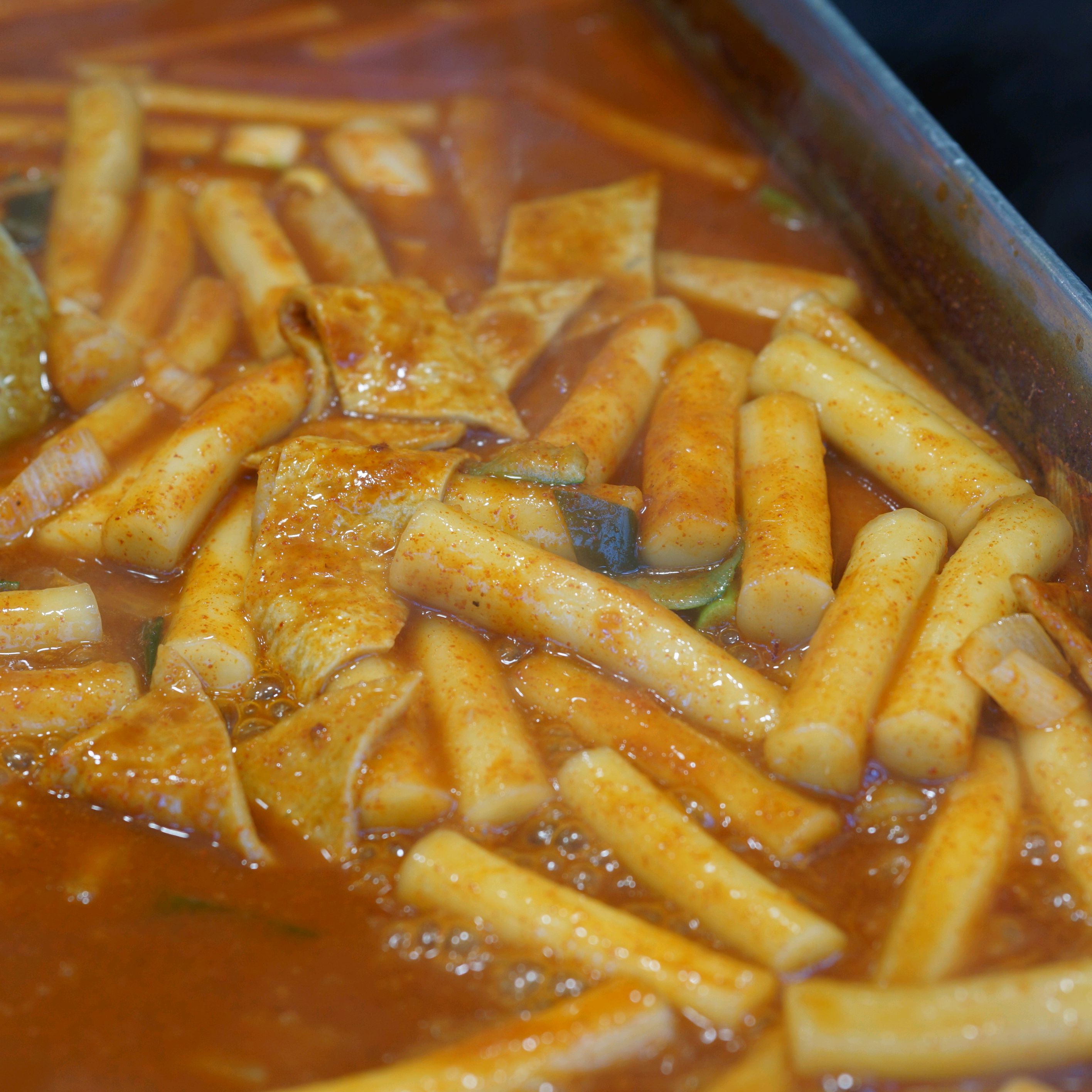 사장님 엄청 친절하시구 맛도 좋고 양도 많아요 ~ 추운 날씨에 감기 조심하세요 !! - 천호동 맛집 갈현동할머니딸떡볶이