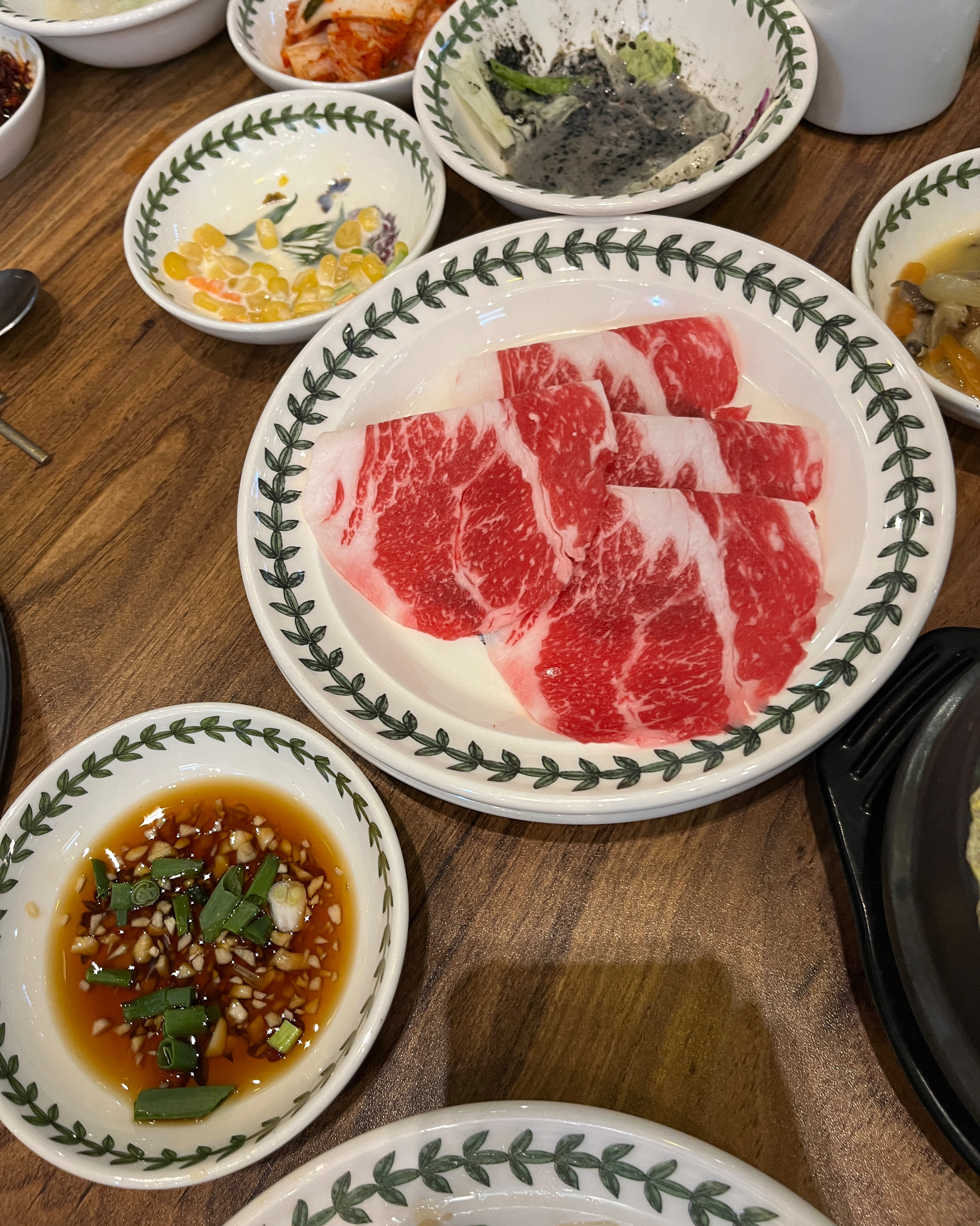 뭉티기 육회 차돌사시미 진짜 맛있어요!! 신선도도최고고 맛도좋아요!! 뭉티기먹고싶으면 여기