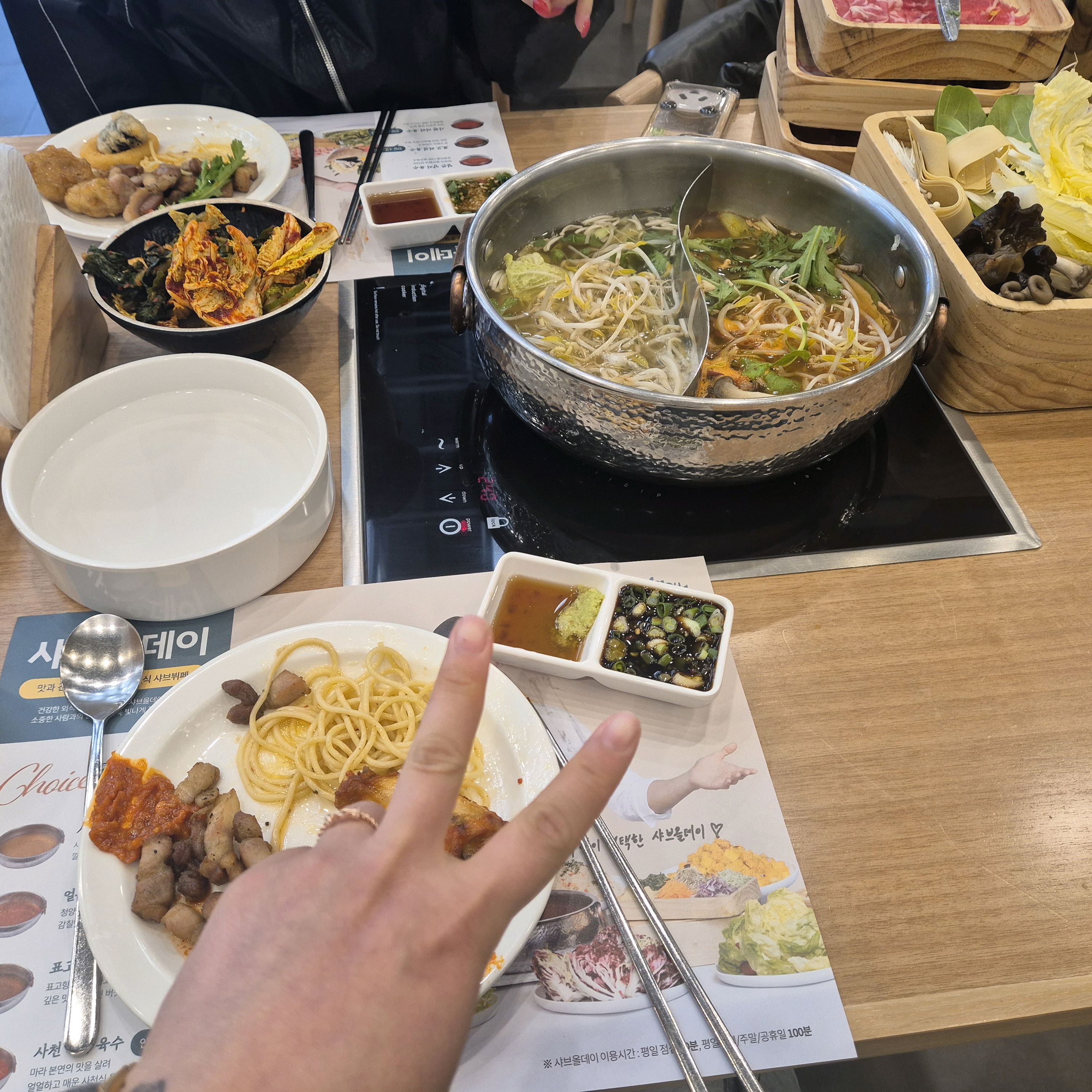 여긴 사이드메뉴가 넘 맛있어요 알리오올리오 진짜 존맛탱 ㅠㅠ!!! 치킨도 다 맛있어요! - 제주 도남 맛집 샤브올데이 제주도남점