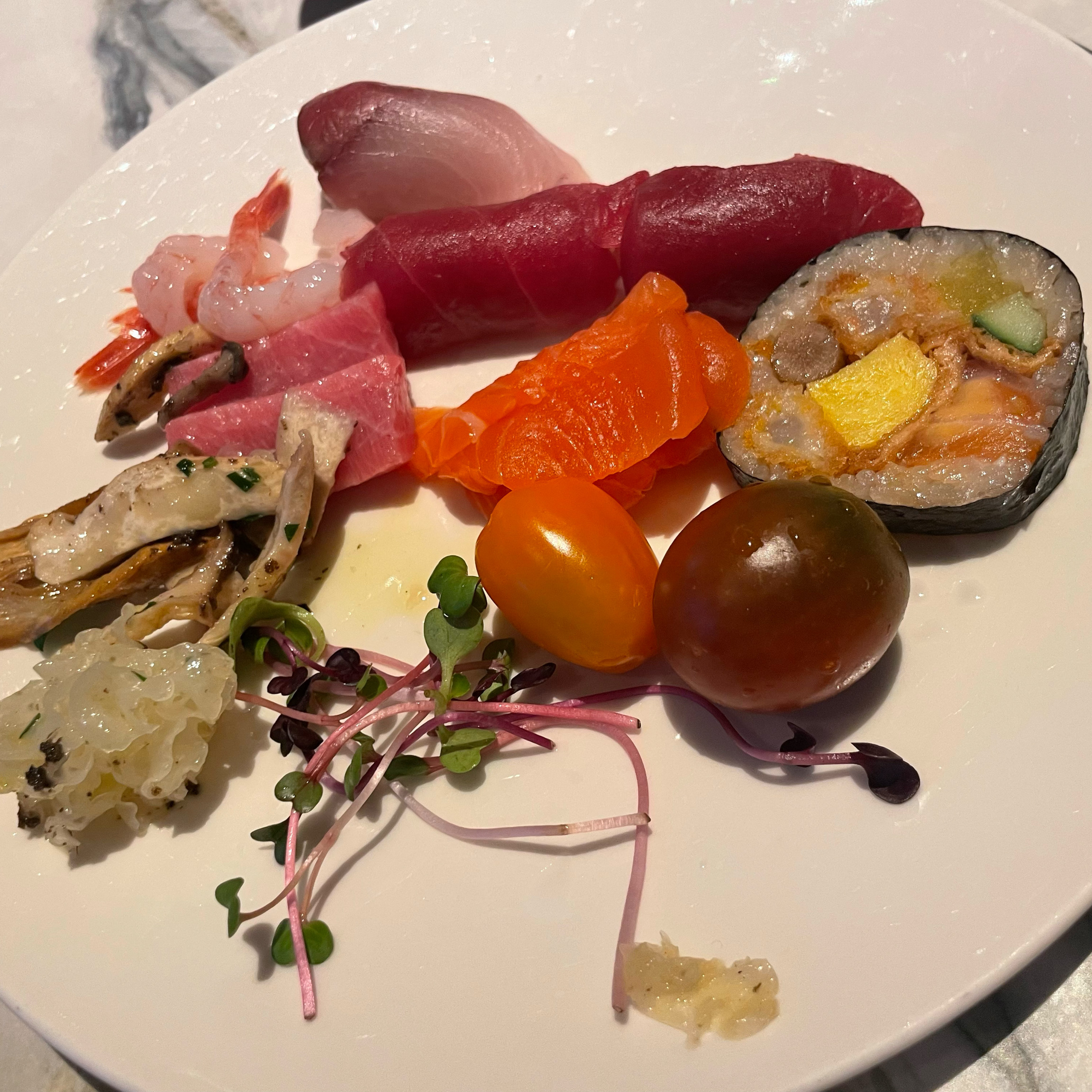 음식도 맛있고 공간도 넓고 아늑했습니다. 무엇보다 친절한 직원분들의 서비스가 대단히 인상적
