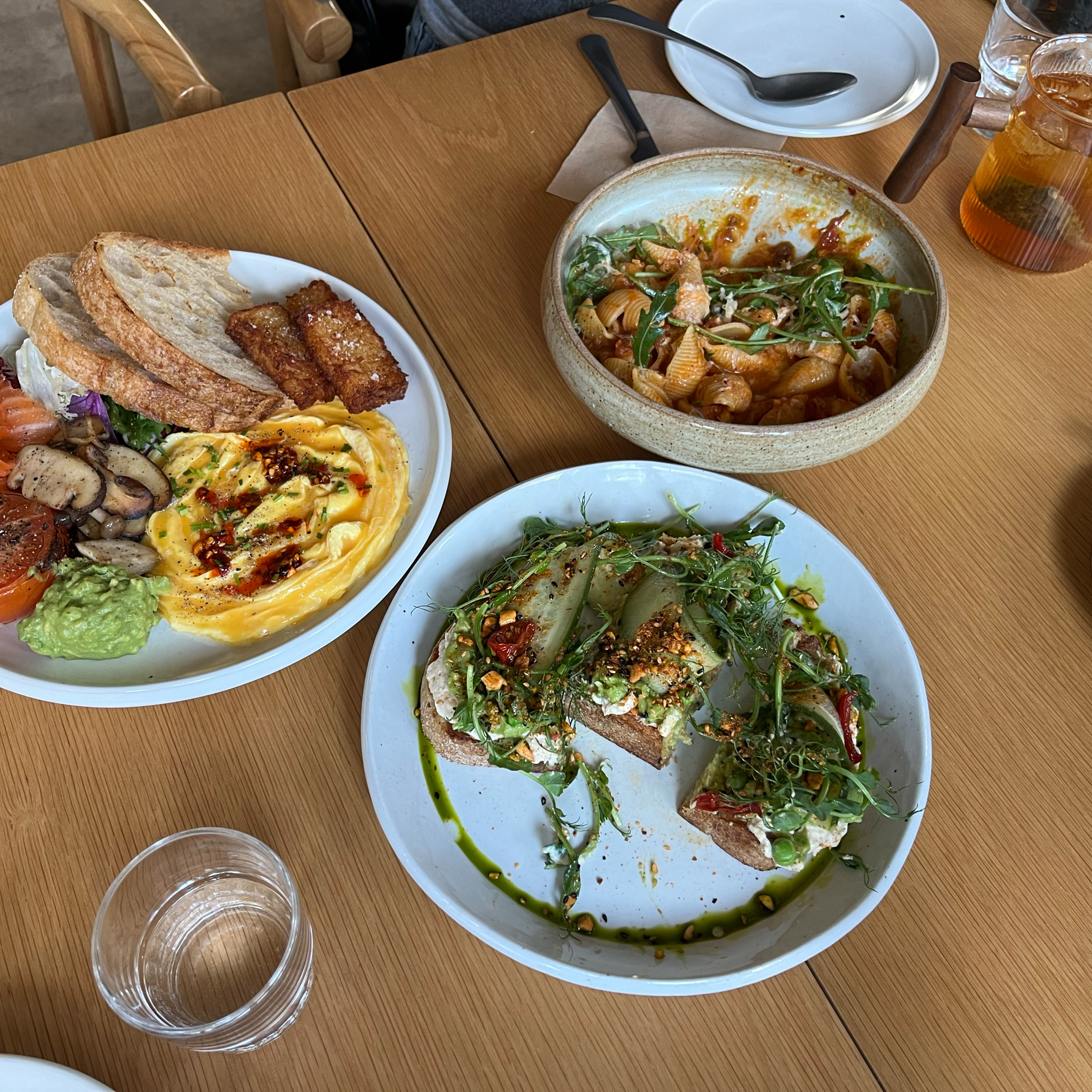 이국적인 공간과 맛있어 보이는 사진보다 더 다채로운 맛까지 뭐 하나 빠지는 것 없이 완벽한