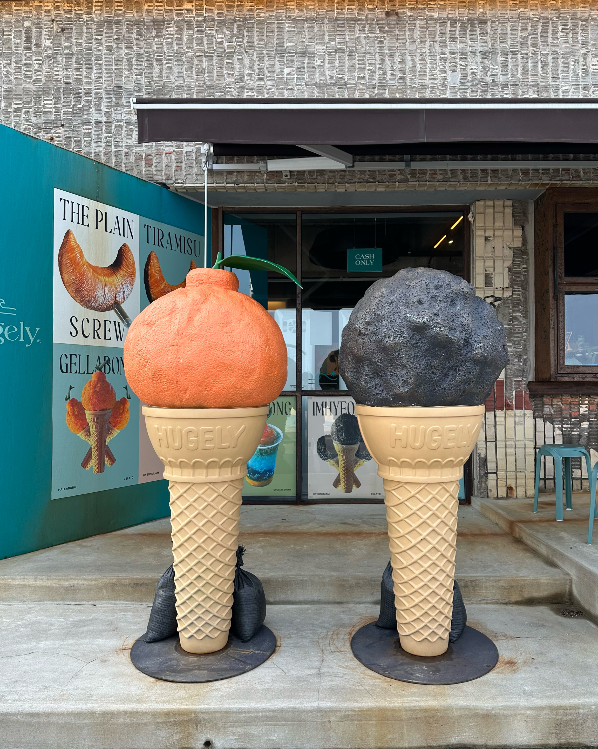 바다가 바로 보이는 카페입니다. - 제주 맛집 휴즐리 제주