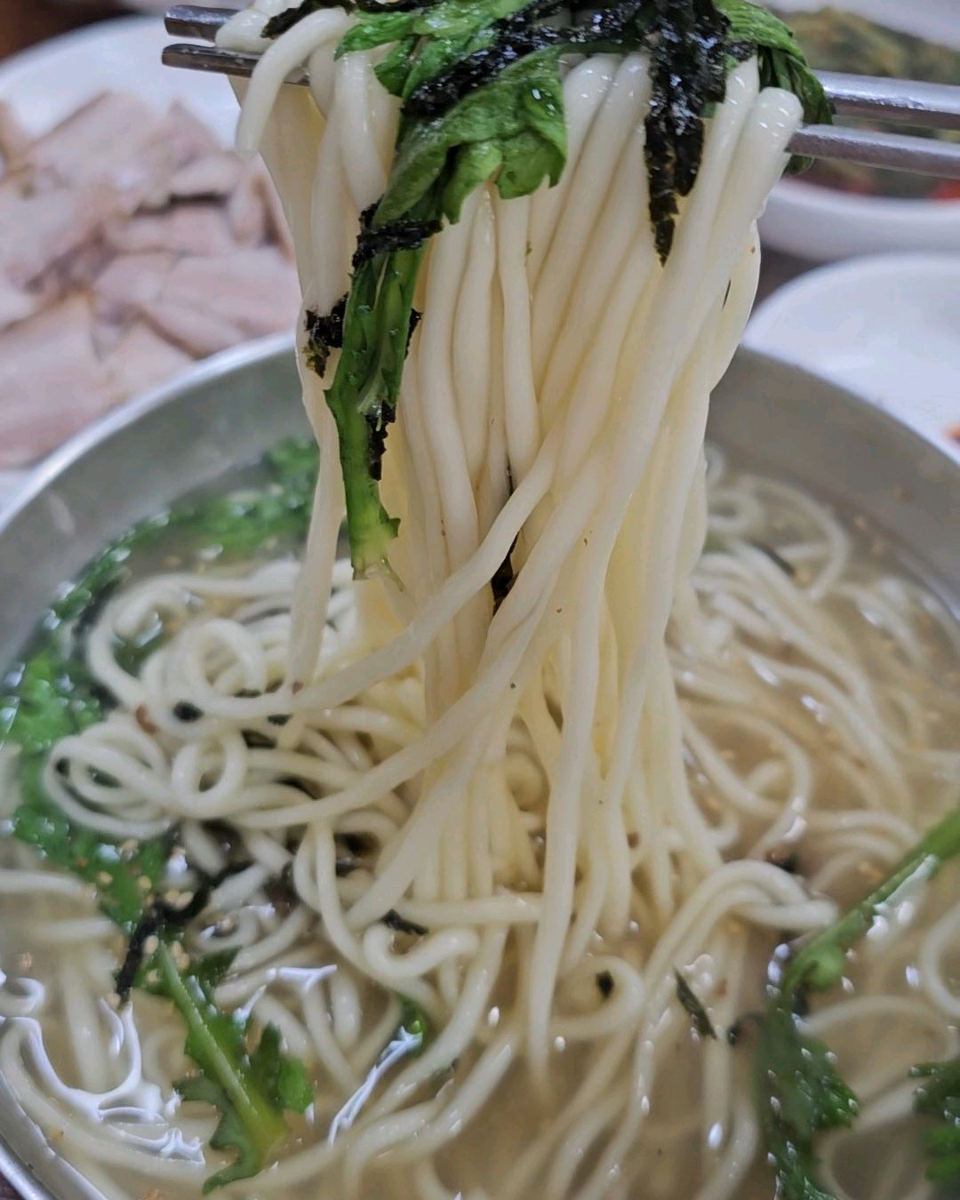칼국수 맛이 깊고 밸런스가 잘 잡힌 맛있거 같아요~ - 대전 맛집 대선칼국수 본점