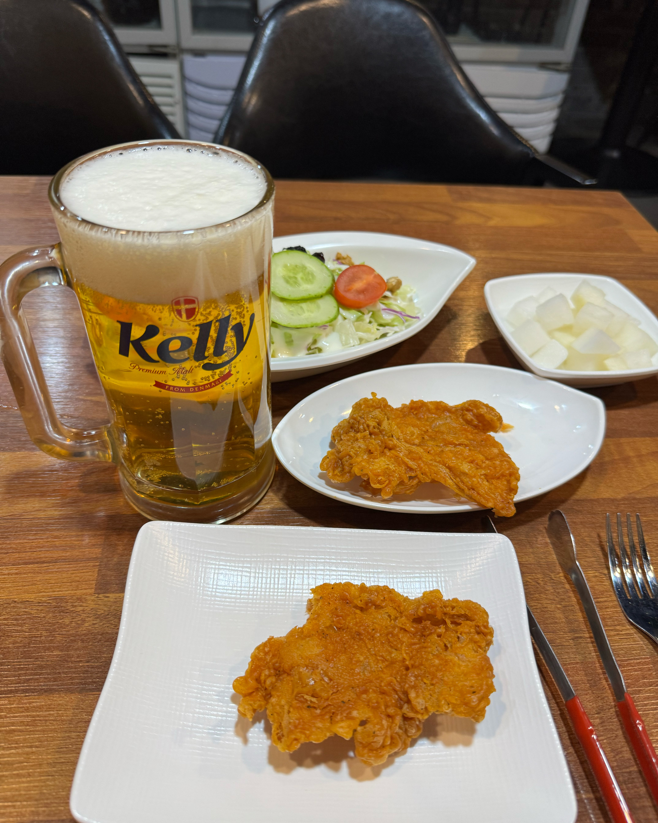 수원왕갈비통닭 순살로 먹었는데 너무 맛있었습니다 매장에서 먹어서 그런지 더 맛있었고, 사장