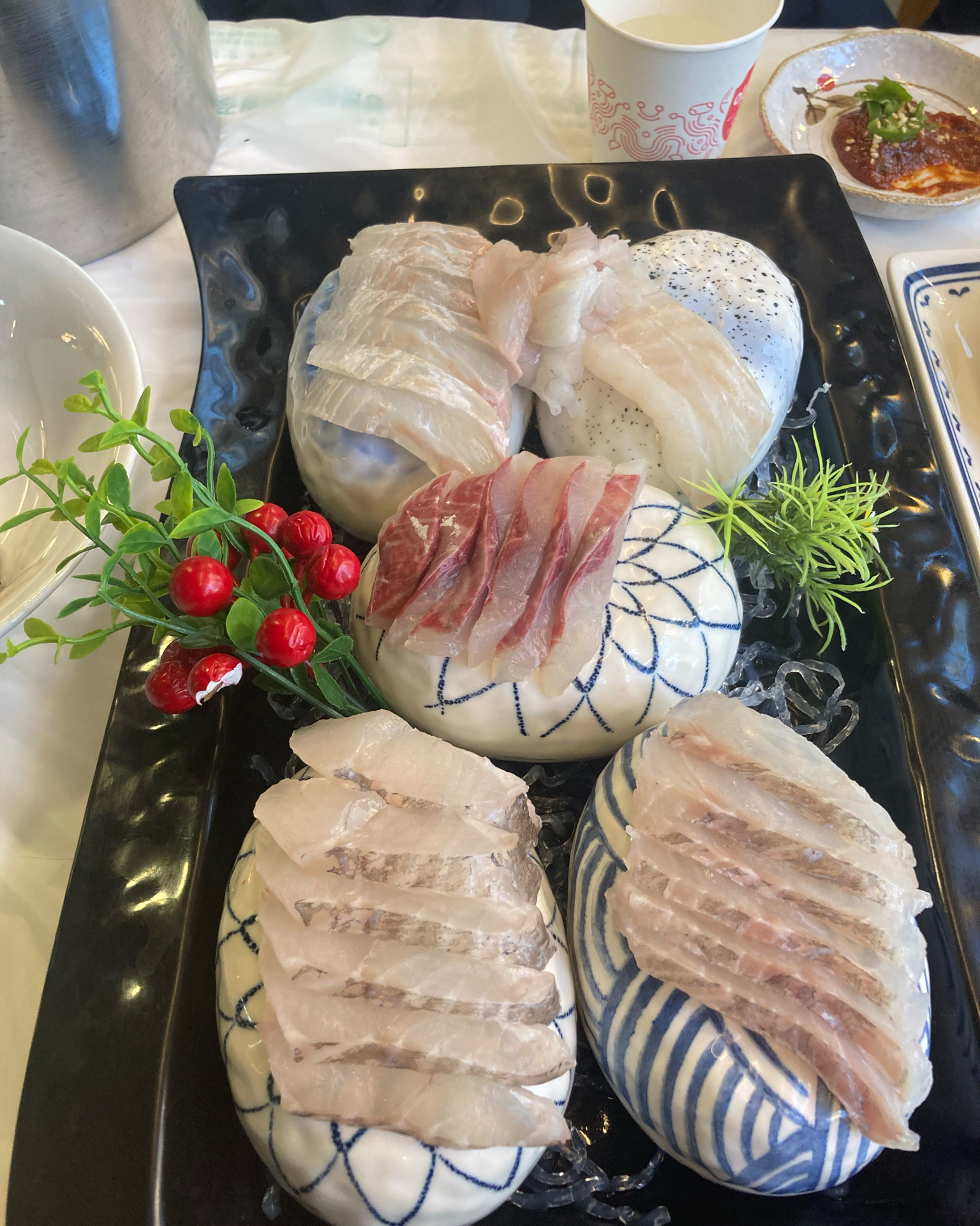 처음 방문했지만 실내분위기도 좋고 바다옆에있어서 뷰도 좋았어요!! 맛은 당연히 있고 종류도